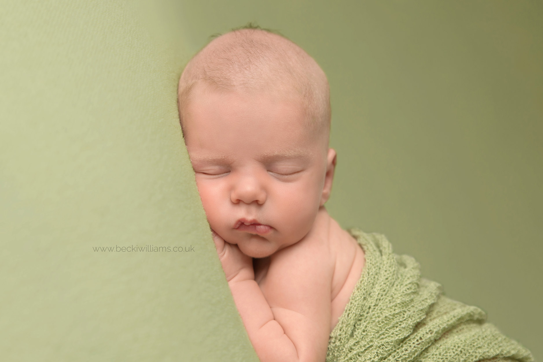 newborn-photography-hemel-hempstead-green-close-up.jpg