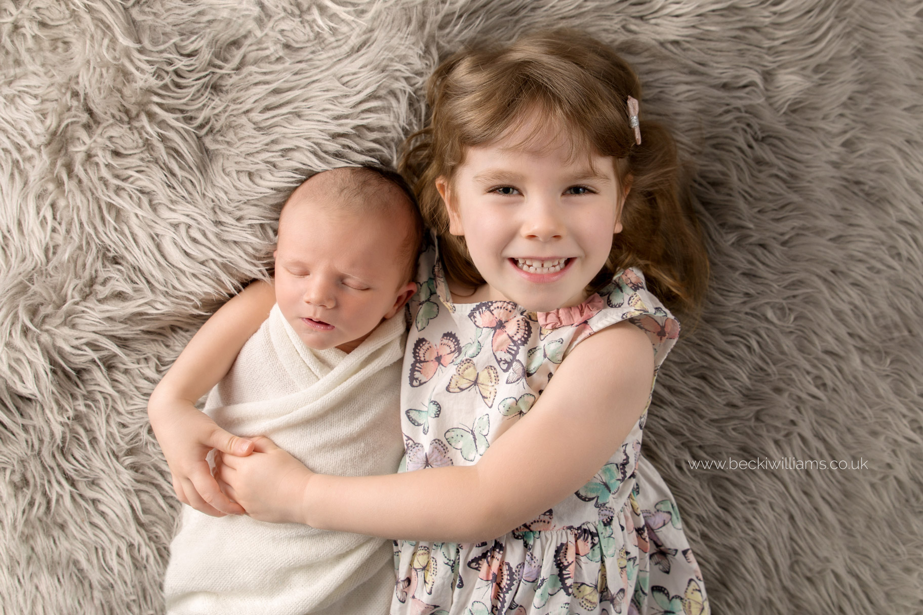 newborn-photography-berkhamsted-sister.jpg