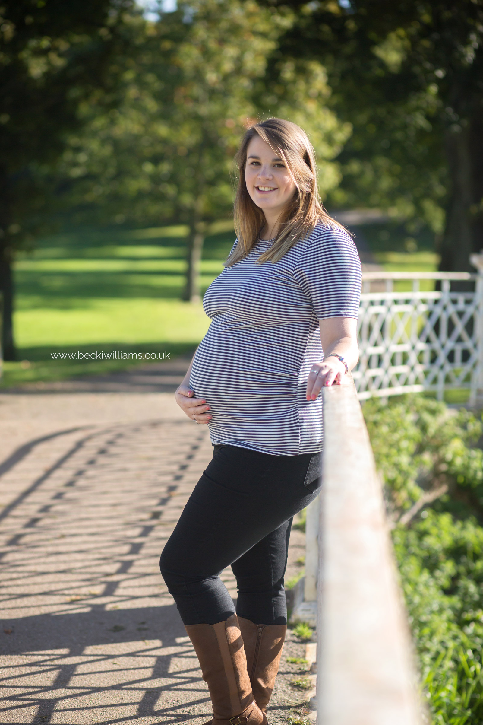 maternity-photography-in-Herfordshire-Gadebridge-Park-pregnancy-9.jpg