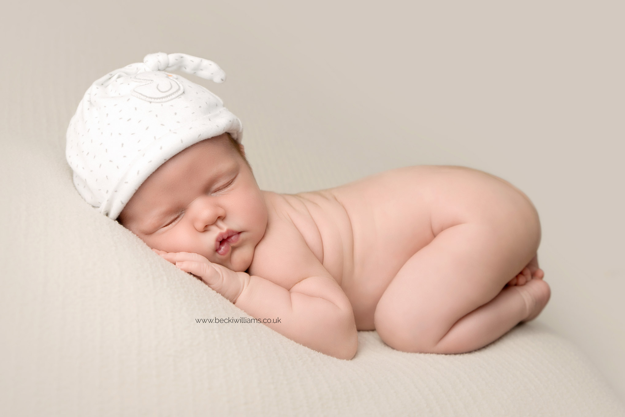 photographer-in-hemel-hempstead-newborn-baby-girl-asleep-21.jpg