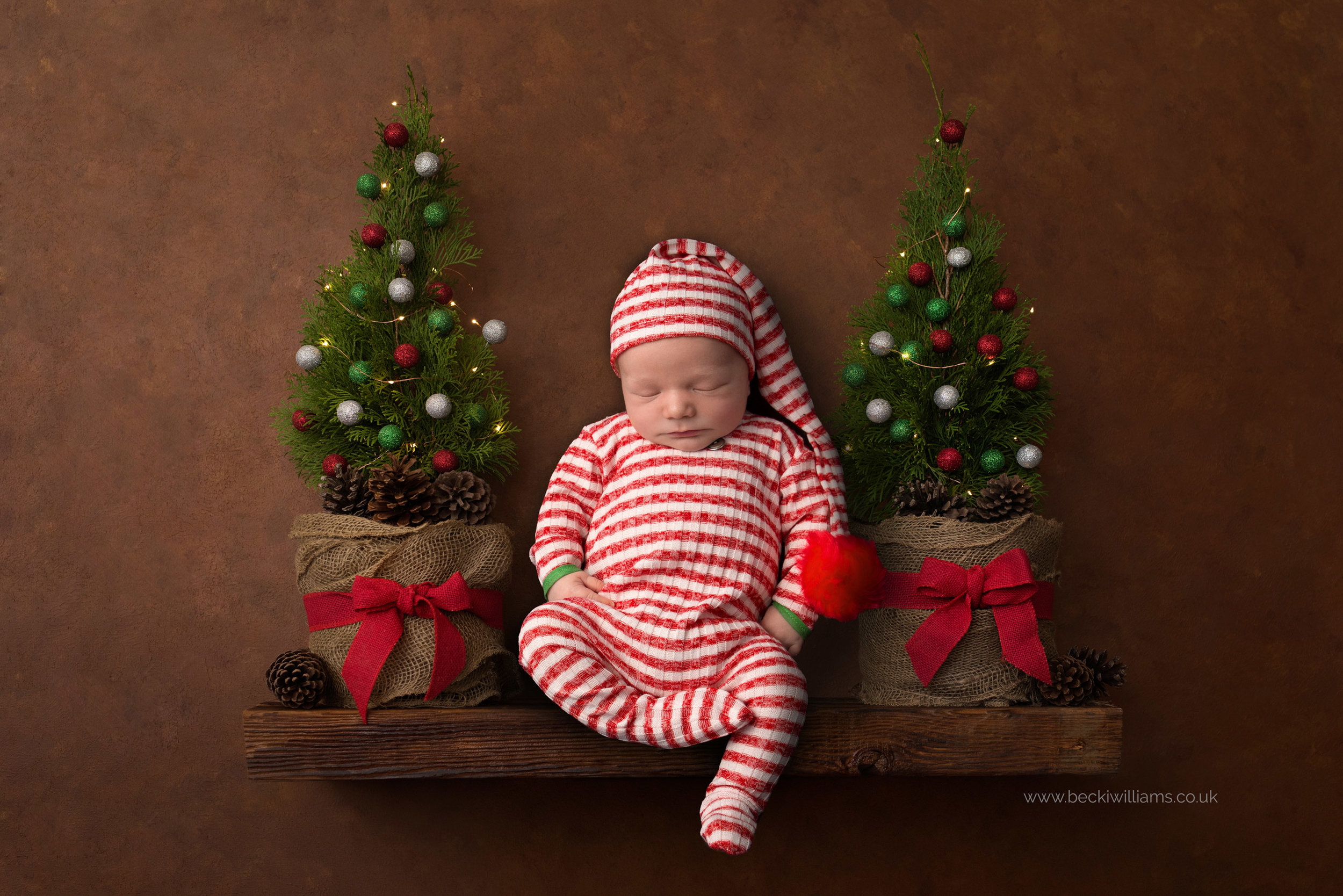 newborn-boy-portraits-hemel-hempstead-christmas-digital-background-elf.jpg