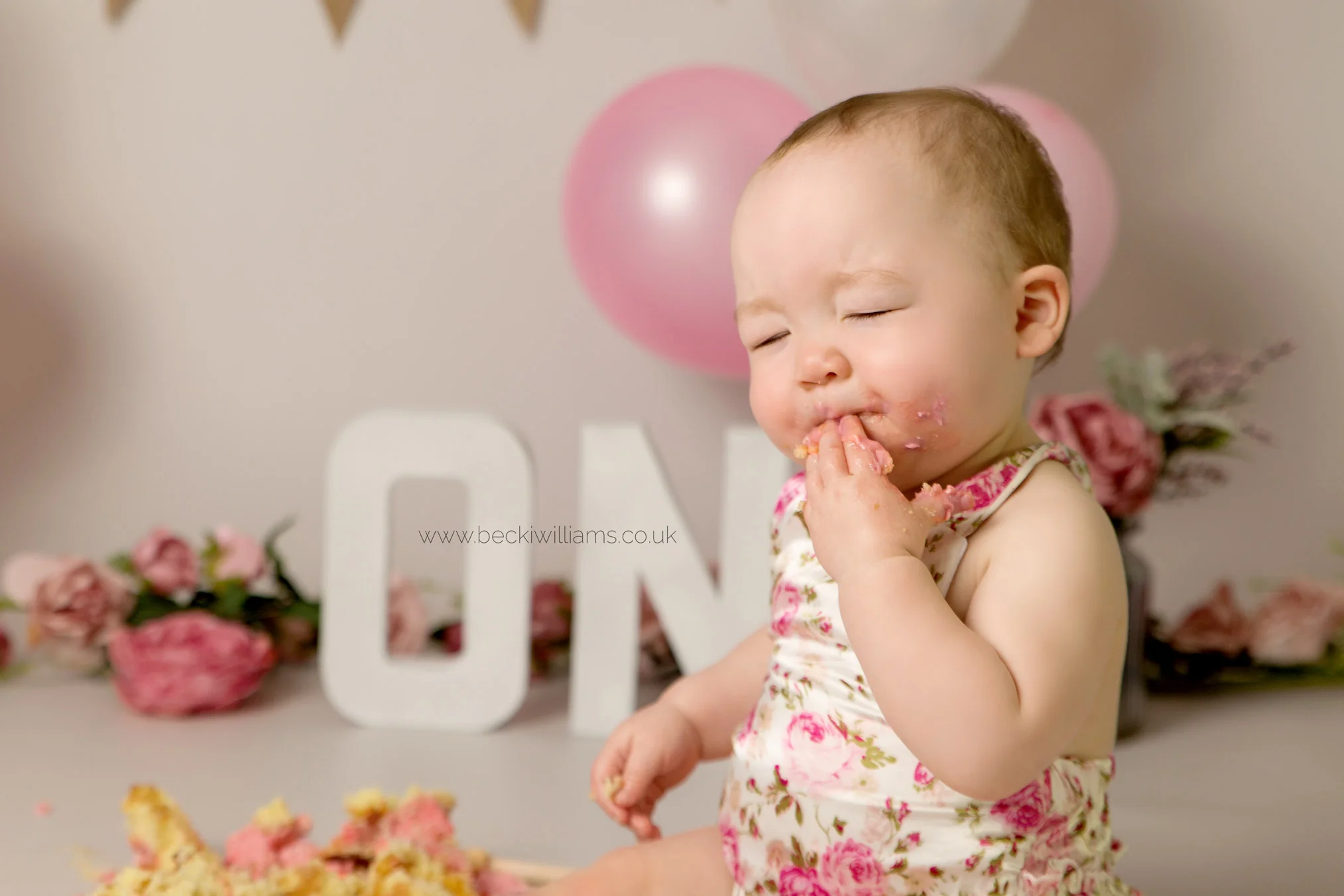 cake-smash-hemel-hempstead-pink-13.jpg