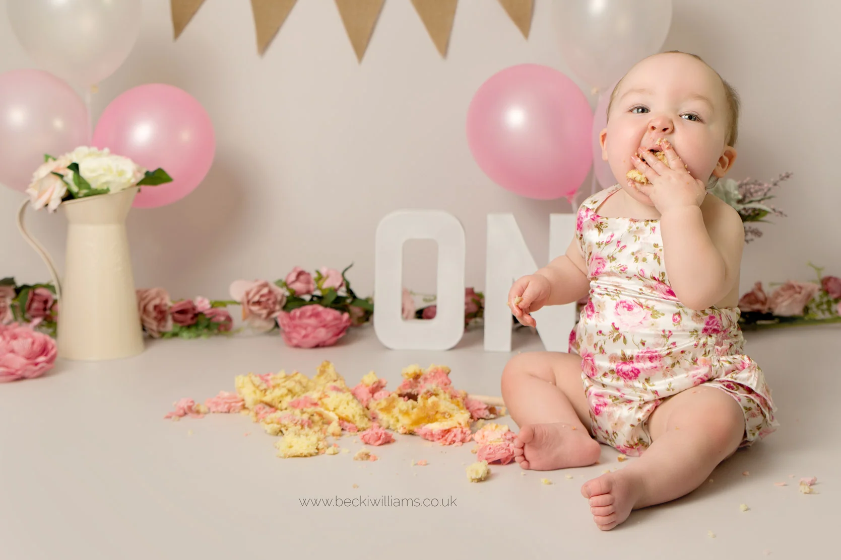 cake-smash-hemel-hempstead-pink-12.jpg