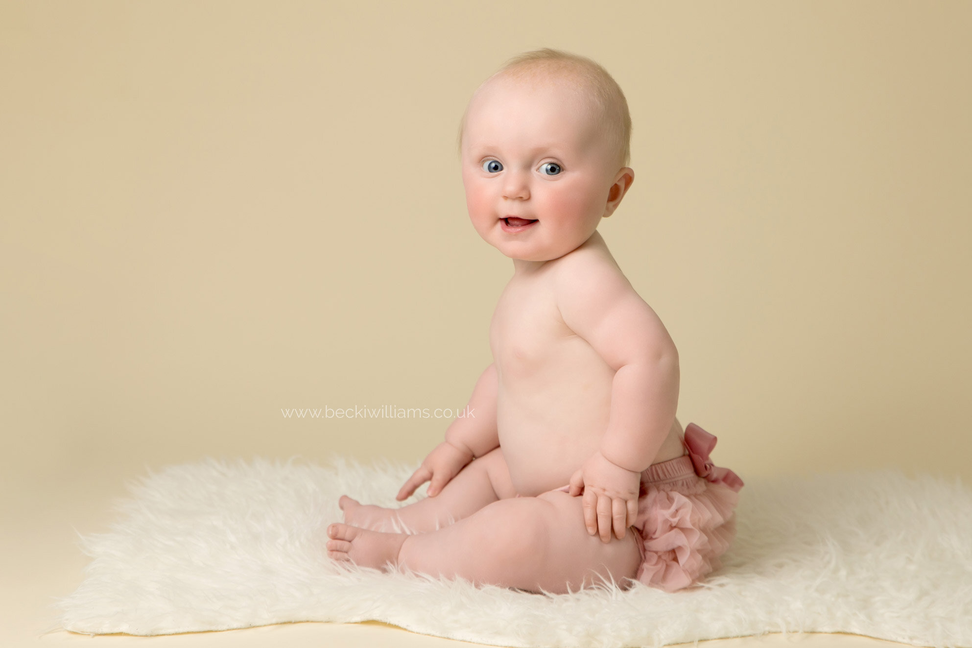 6-month-old-photo-shoot-hemel-hempstead-hertfordshire-smiley.jpg