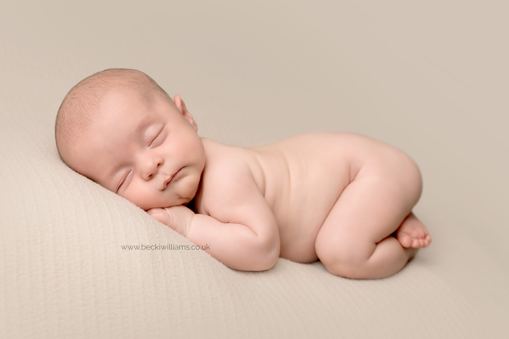 twin-newborn-photography-hemel-hempstead-tummy-curled-up-asleep-studio.jpg