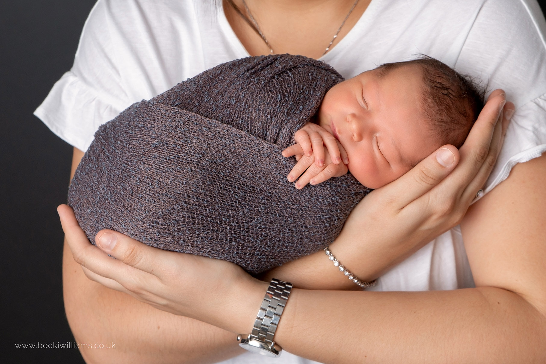 Creative-newborn-photos-hemel-hempstead-parents-grey.jpg