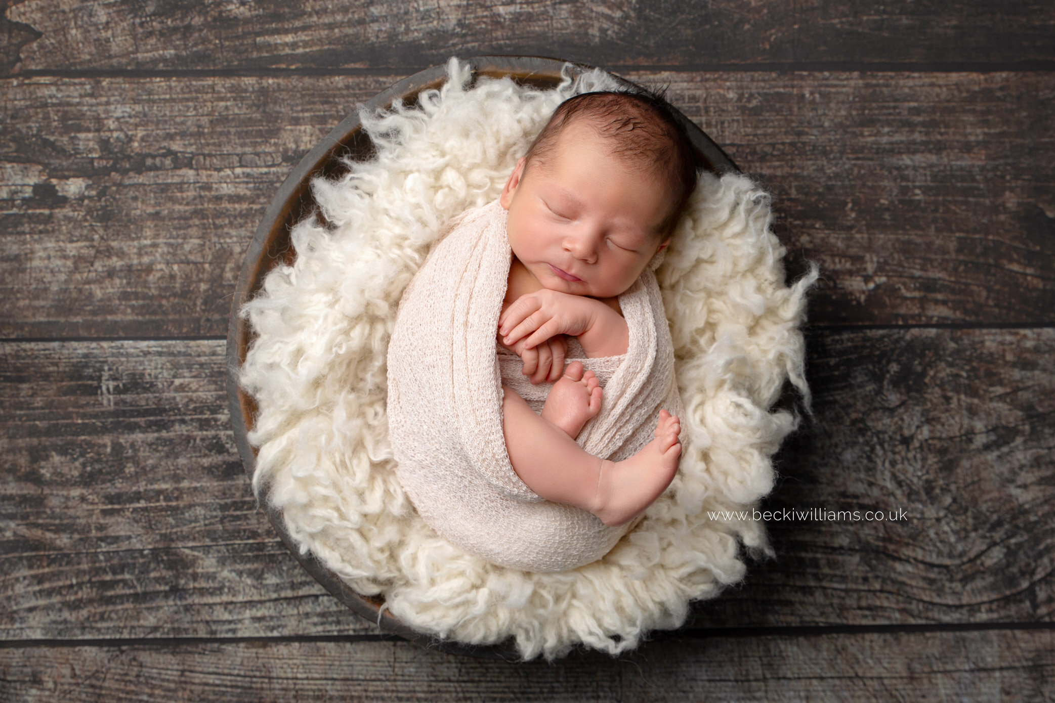 Creative-newborn-photos-hemel-hempstead-bowl-cream.jpg