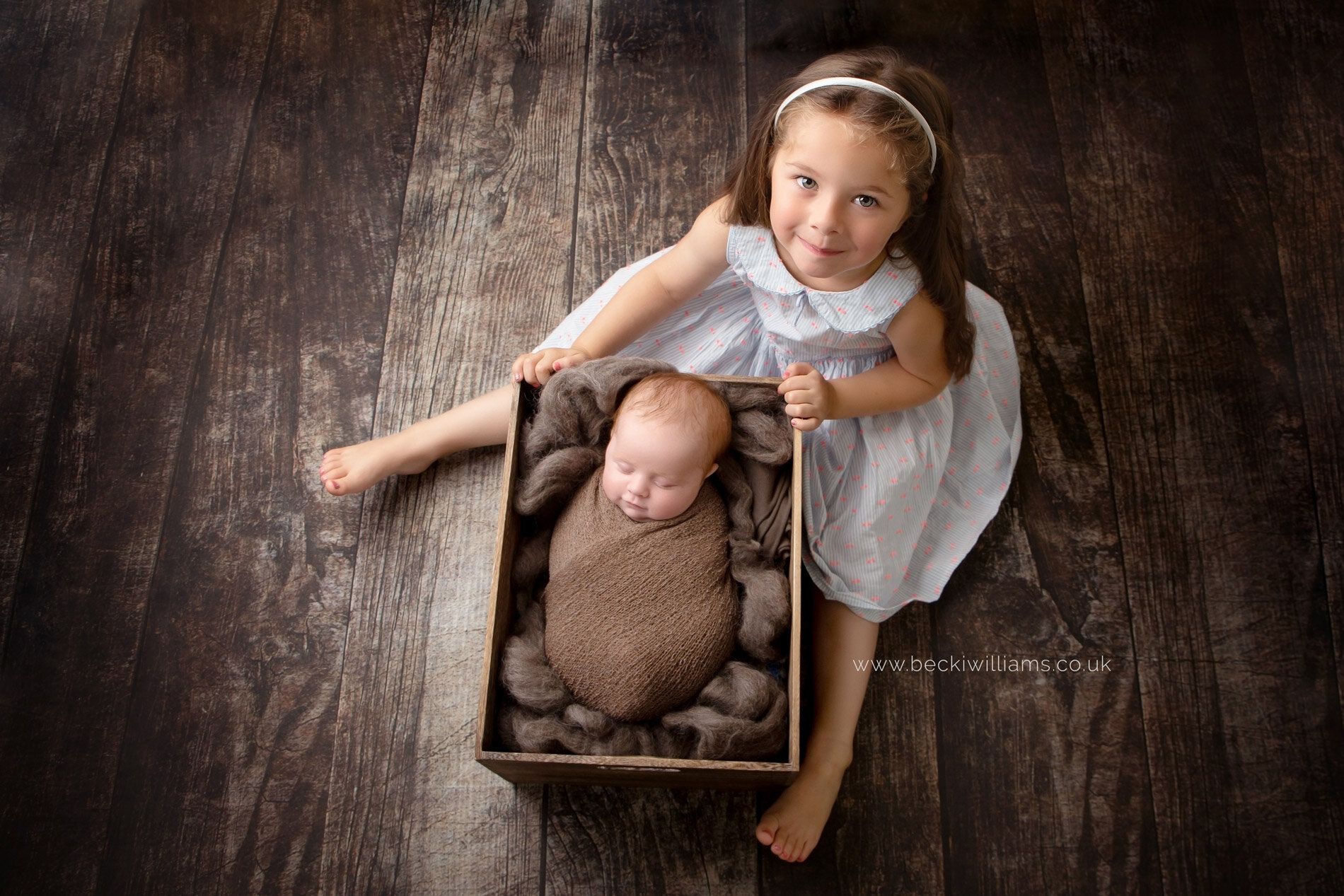 professional-baby-photos-hemel-hempstead-big-sister-sibling.jpg
