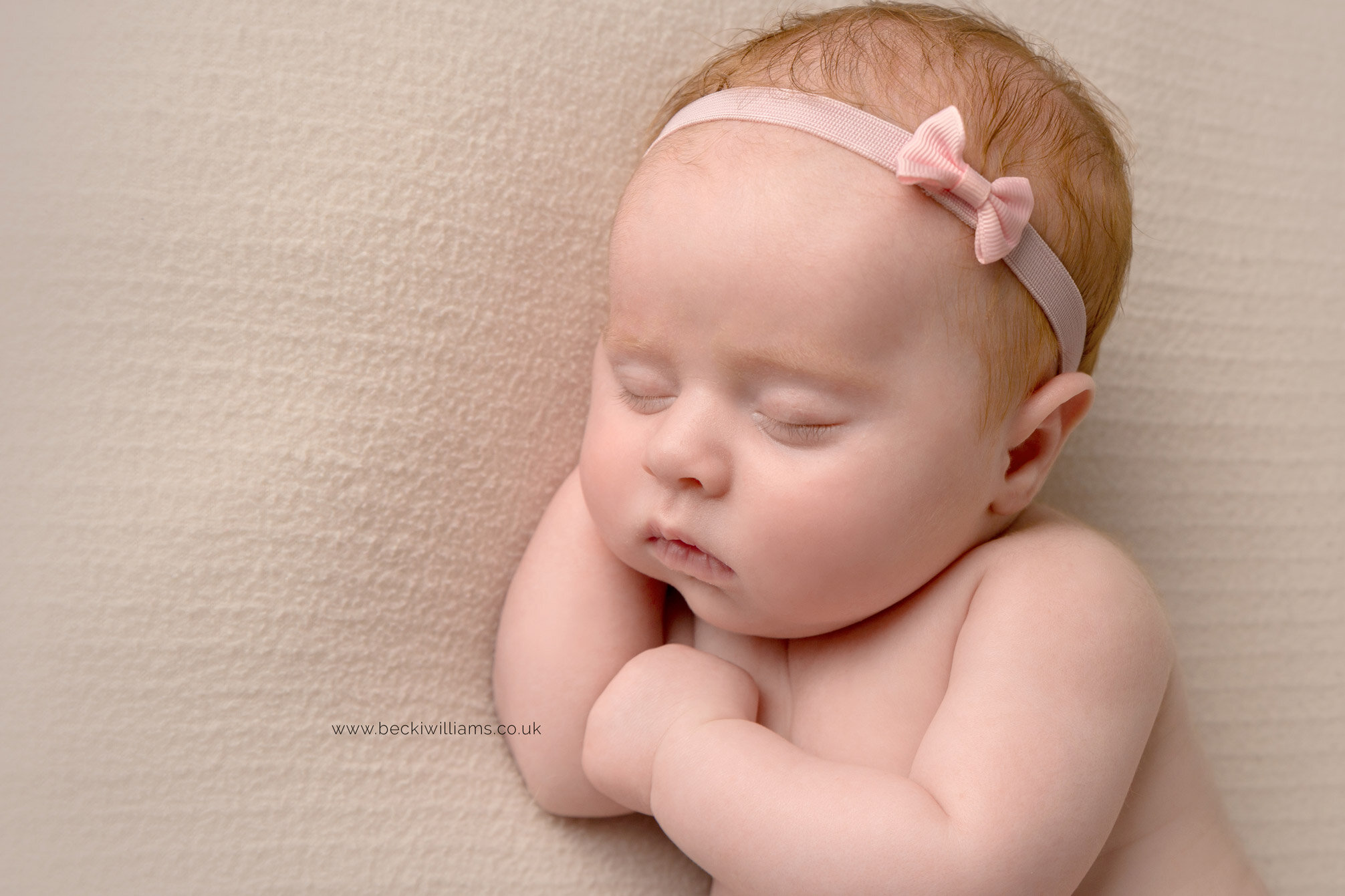 professional-baby-photos-hemel-hempstead-cute-asleep-neutral.jpg