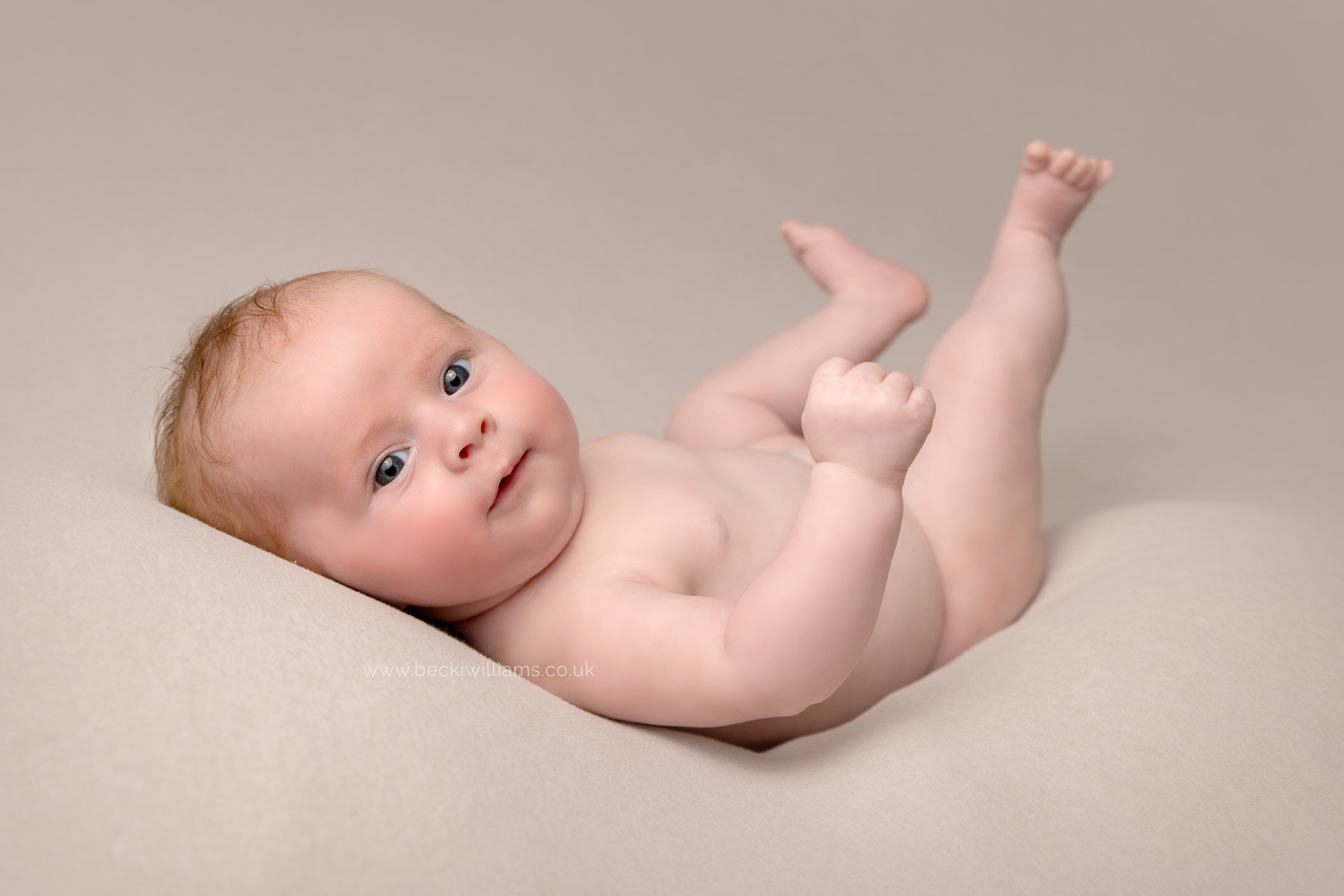 professional-baby-photos-hemel-hempstead-awake-natural.jpg