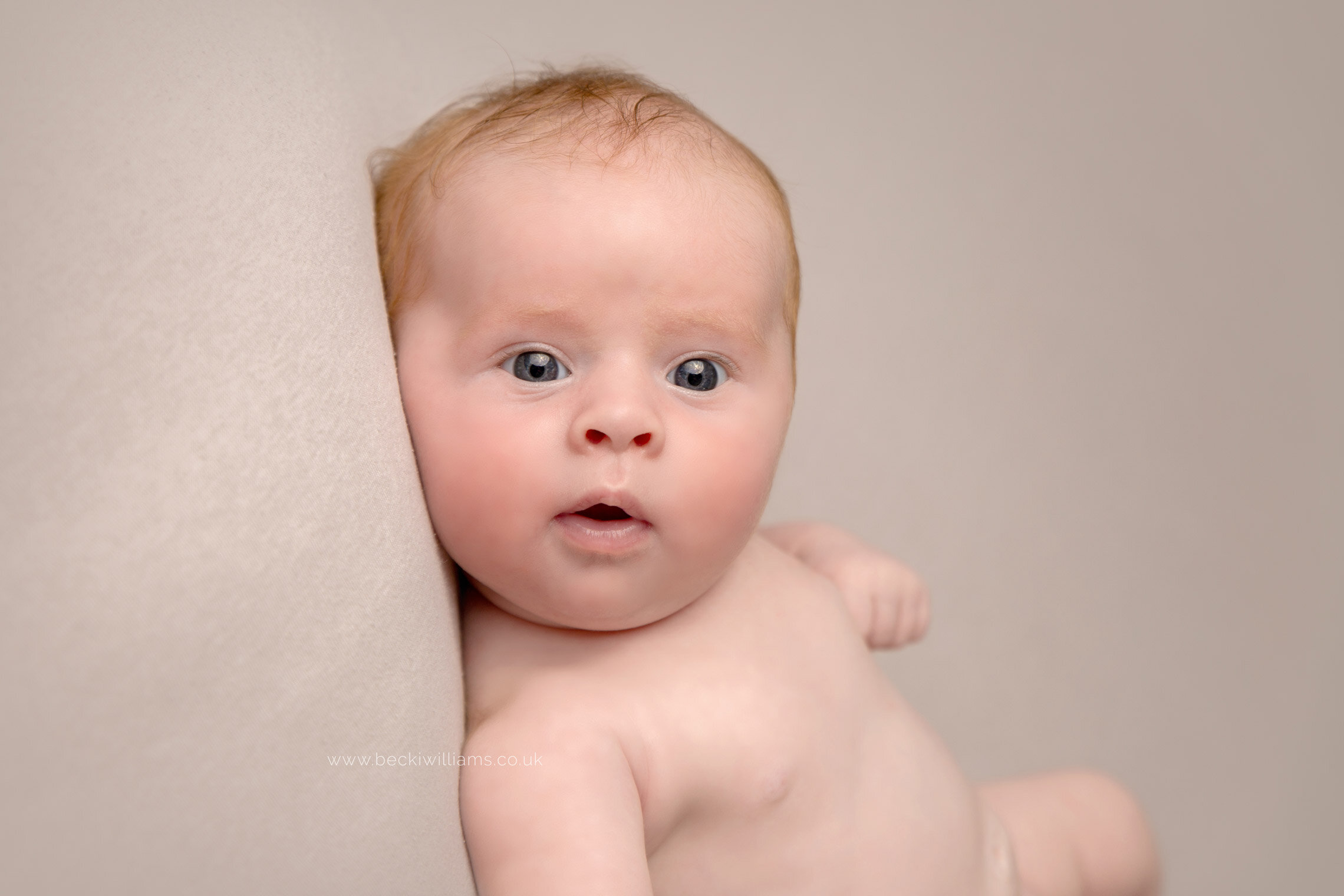 professional-baby-photos-hemel-hempstead-awake-relaxed-natural.jpg