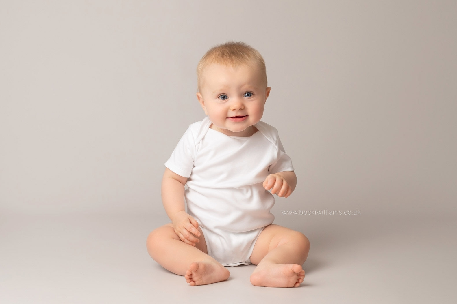 6-month-old-baby-photo-shoot-hemel-hempstead-relaxed-cute-smiley.jpg