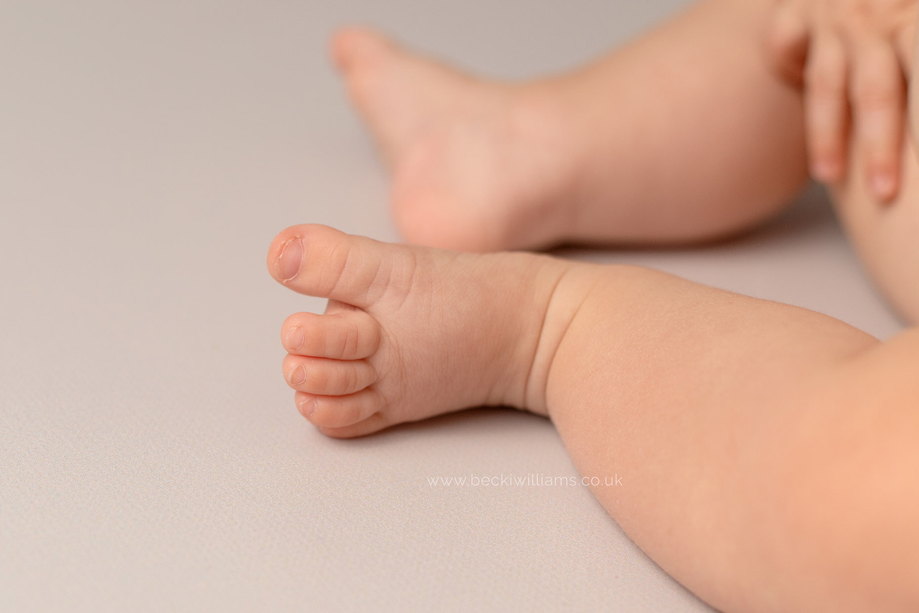 6-month-old-baby-photo-shoot-hemel-hempstead-toes.jpg