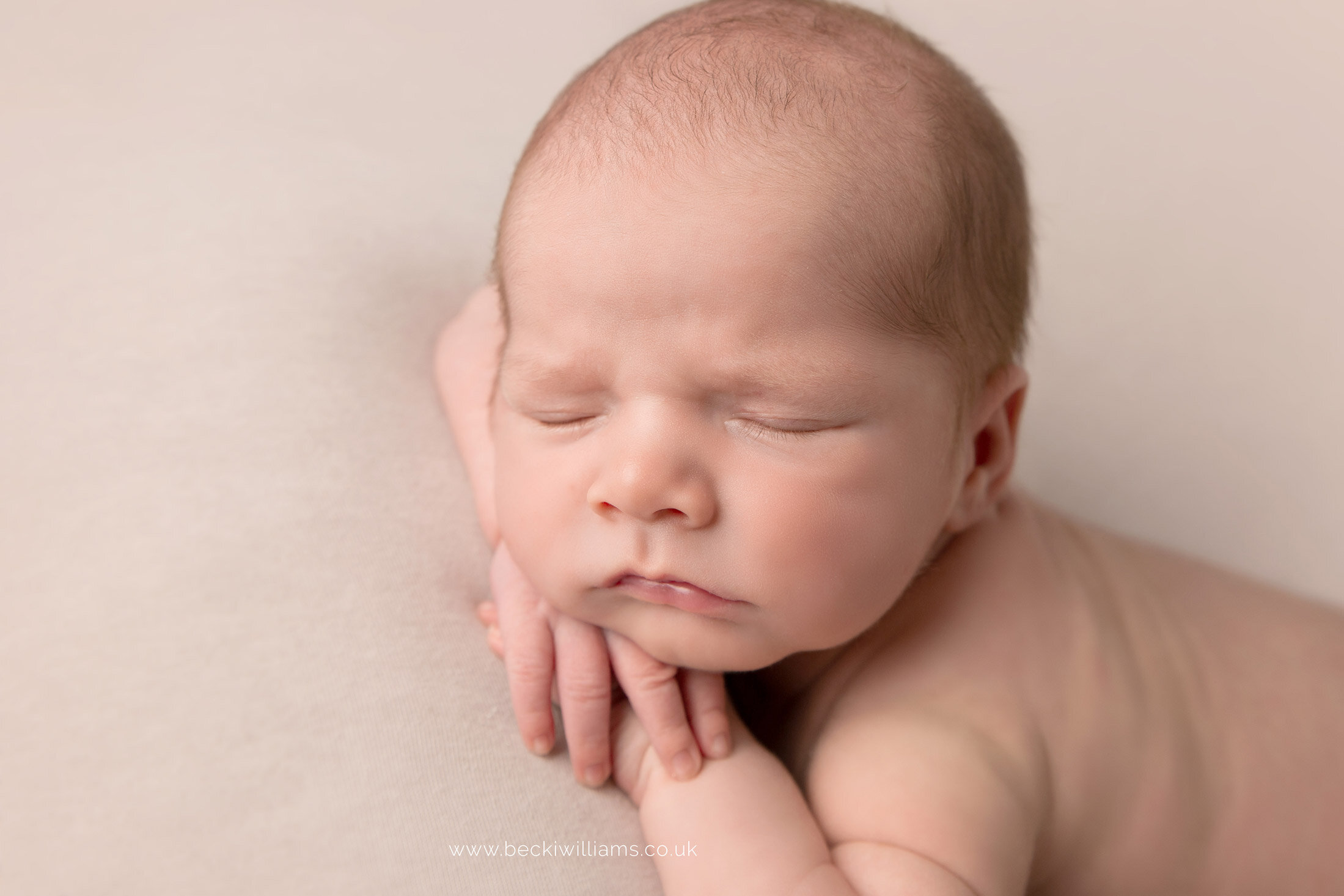 Luton-newborn-photography-studio-12.jpg