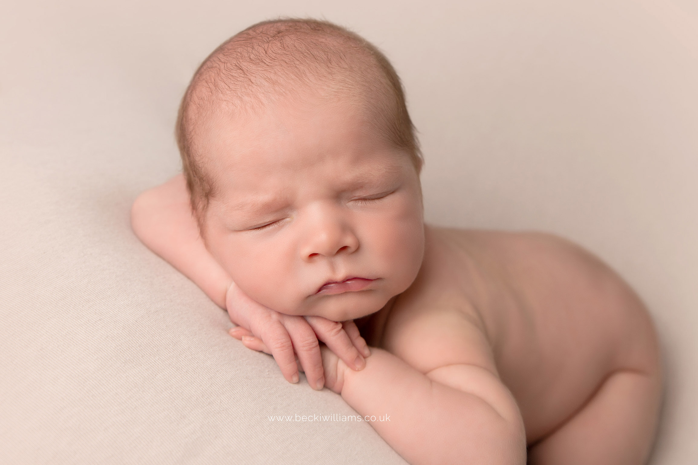 Luton-newborn-photography-studio-11.jpg