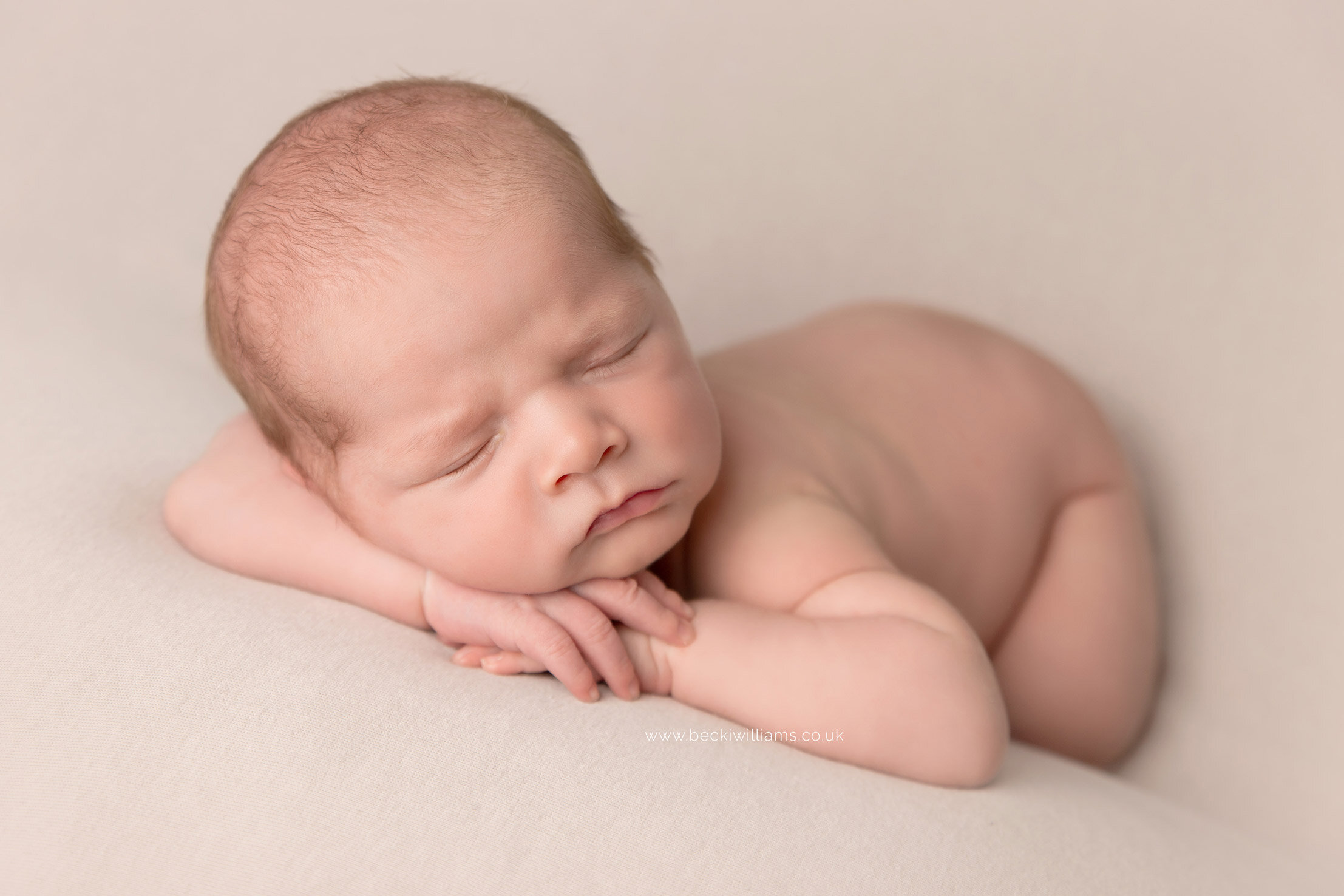 Luton-newborn-photography-studio-15.jpg