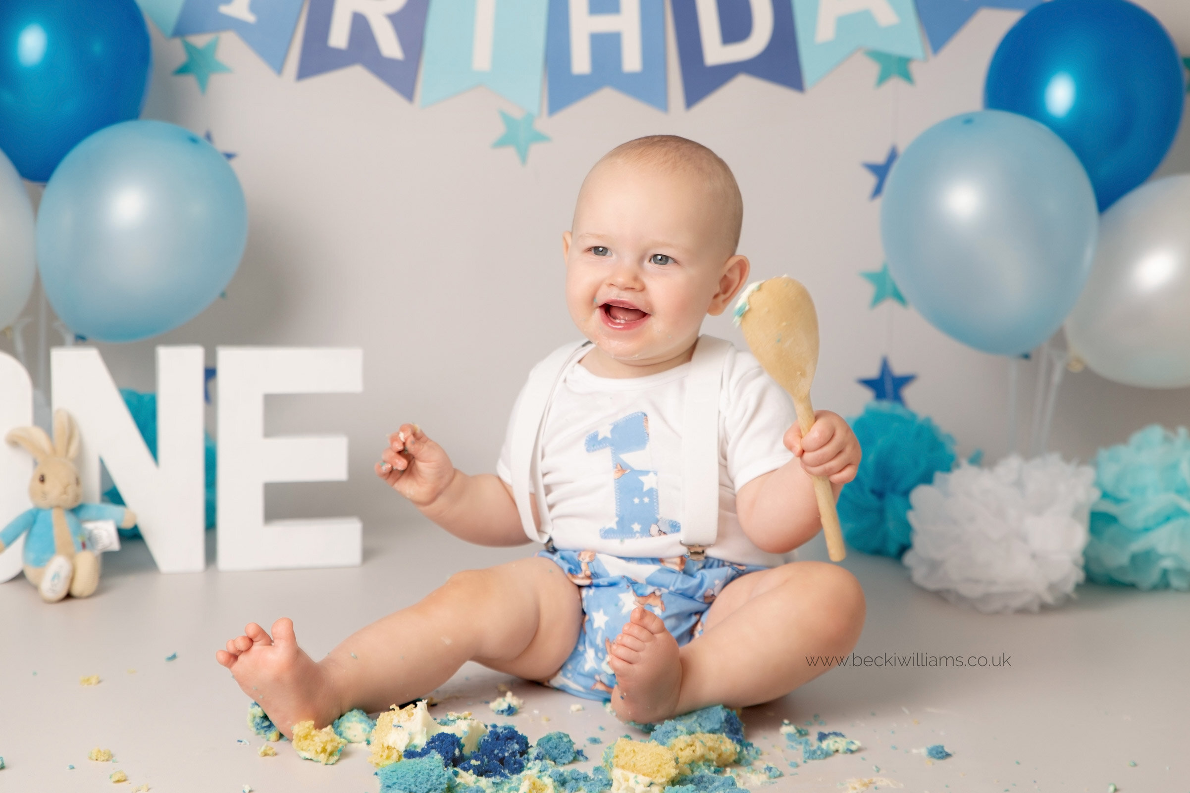 hemel-hempstead-cake-smash-1-year-old-boy-blue-14.jpg