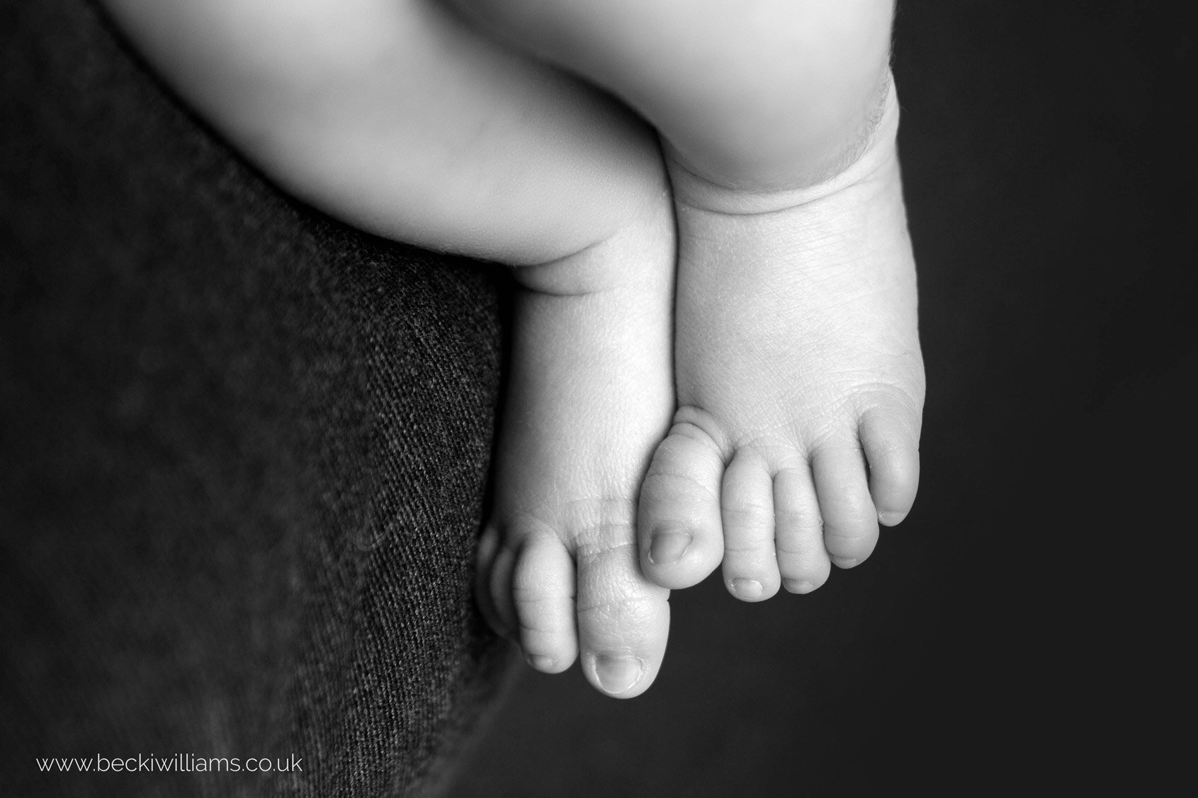 newborn-baby-photo-shoot-hemel-hempstead-feet-7.jpg