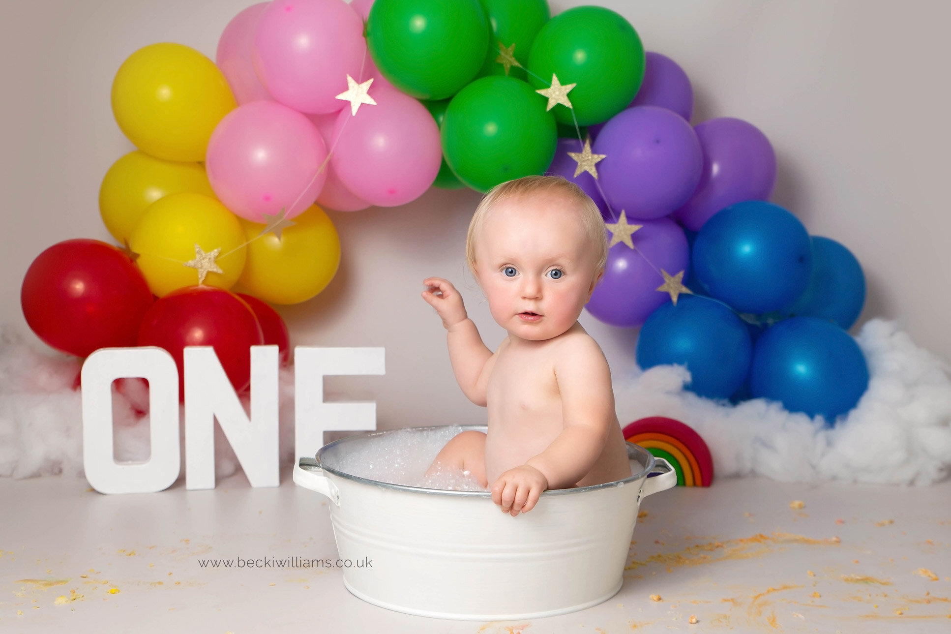 cake-smash-photo-shoot-hemel-hempstead-1-year-old-birthday-splash-bath.jpg