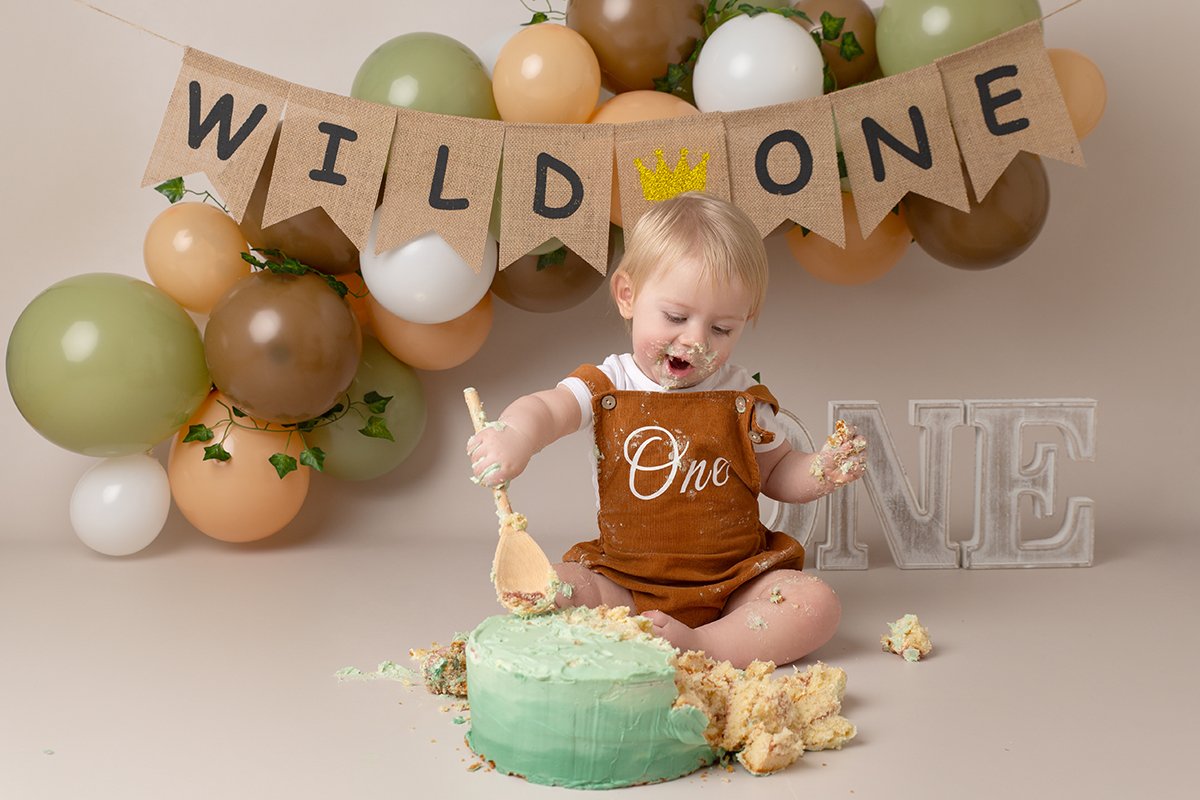 Milton Keynes Wild One Cake Smash Photographer