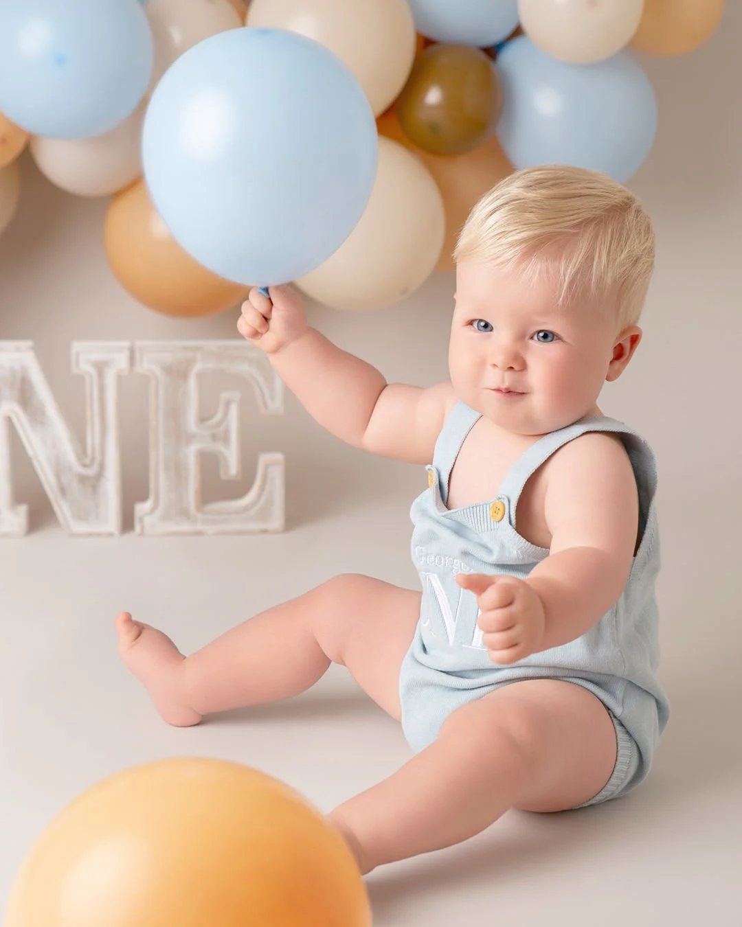 New balloon garland colour combo unlocked and I love it! 

I have a handy little menu of all the setups I've done before for you to look through when you book.  You can either choose something from there or we can design something new. 
My style is q