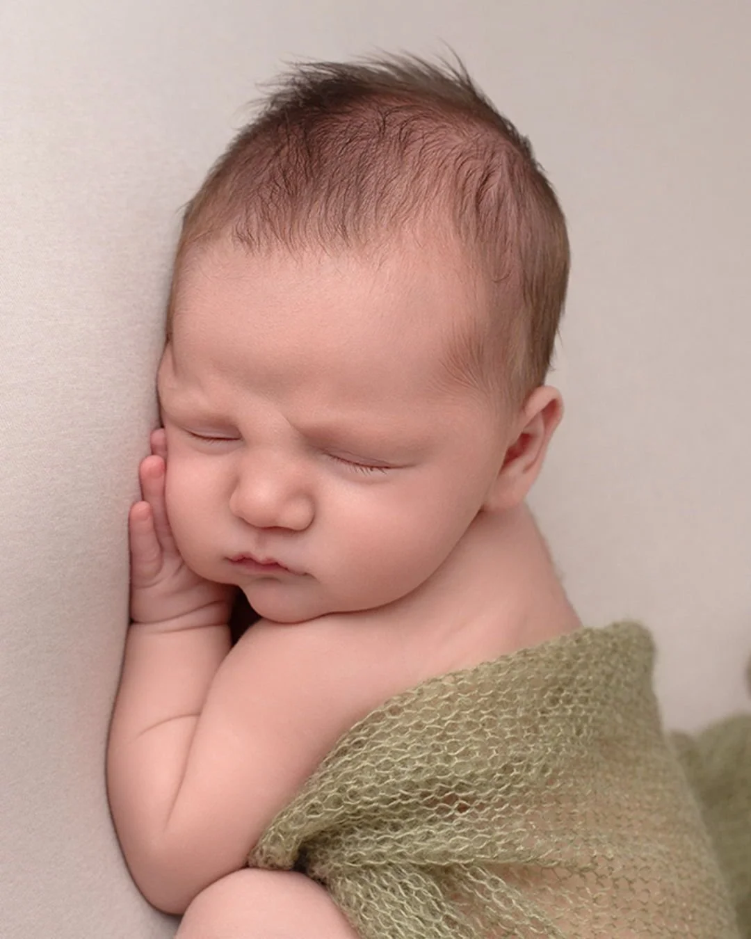 We all know I'm a neutral and pastel girly at heart but I can't wait to use a few more autumnal colours over the next few months. 
I have a burnt orange floral headband that LOVE and I'll be getting it on a baby's head as soon as I can!

#newbornphot