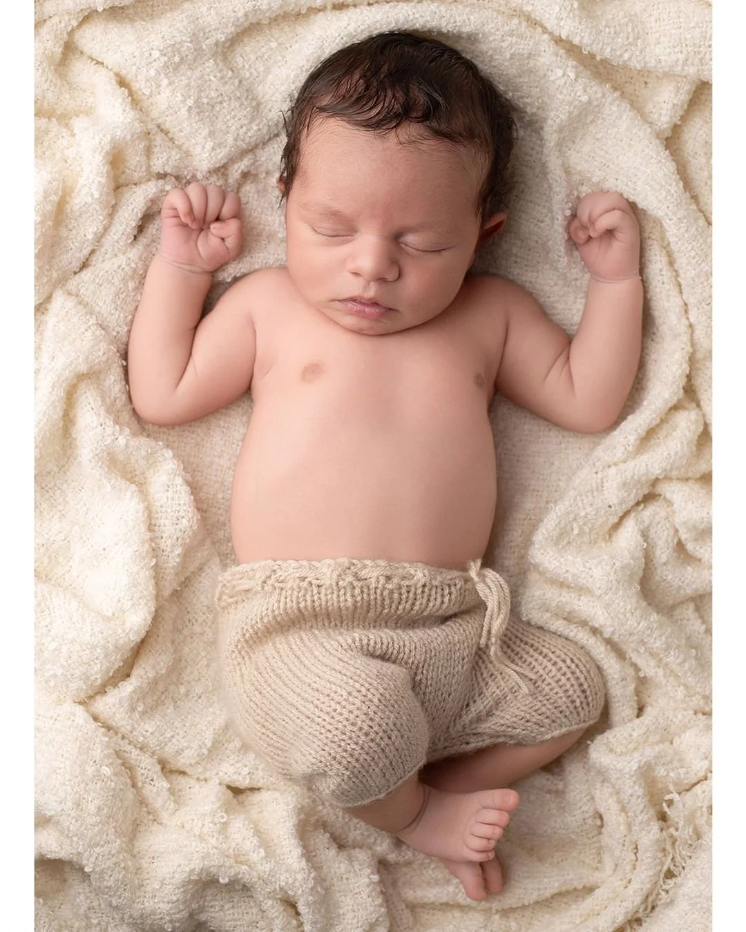 I love this part of every newborn shoot.  It doesn't matter if your little one is awake or asleep, they can curl up, stretch out, pull faces at me - whatever makes them happy.
As I always say, they're the boss! 

#newbornphotography #newbornphotograp