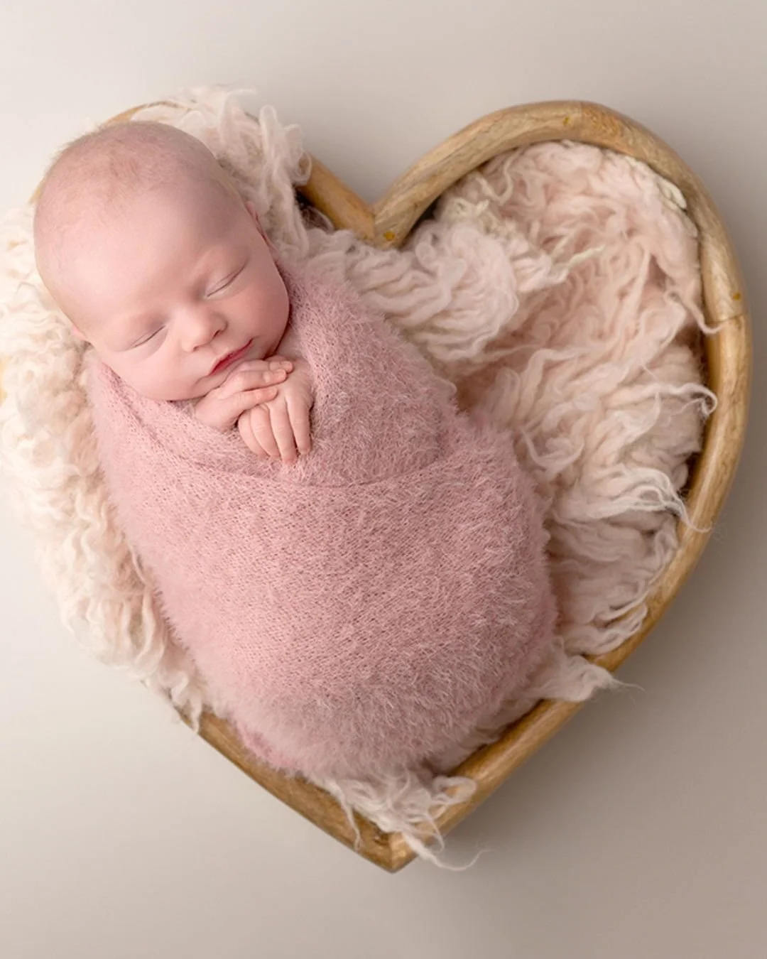 🩷 

#newbornphotography #newbornphotographer #MiltonKeyneseNewbornPhotographer #MiltonKeynes  #Northampton #Buckinghamshire #miltonkeynesmums #lutonmums #miltonkeynessmallbusiness #leightonbuzzard #leightonbuzzardmums #luton #lutonmums #miltonkeynes