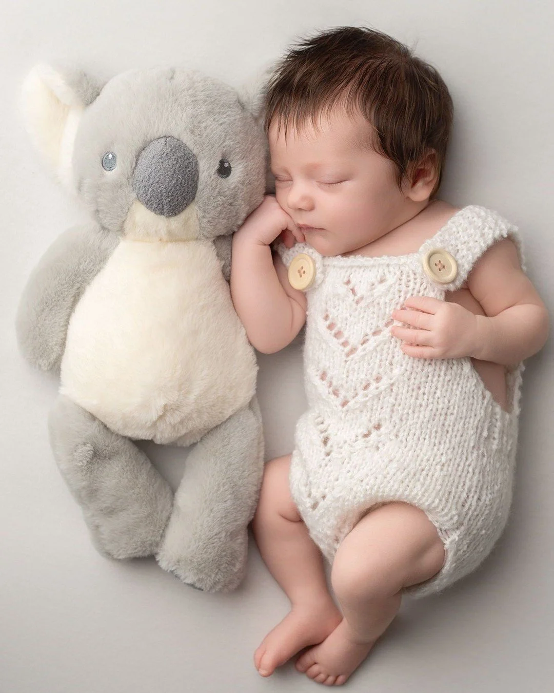 Sleepy cuddles and big stretches 💕 

#MiltonKeynesNewbornPhotographer #babyphotographermiltonkeynes #MiltonKeynes  #miltonkeynessmallbusiness #Northamptonphotographer #buckinghamshirephotographer 
#leightonbuzzardphotographer #lutonphotographer #bed