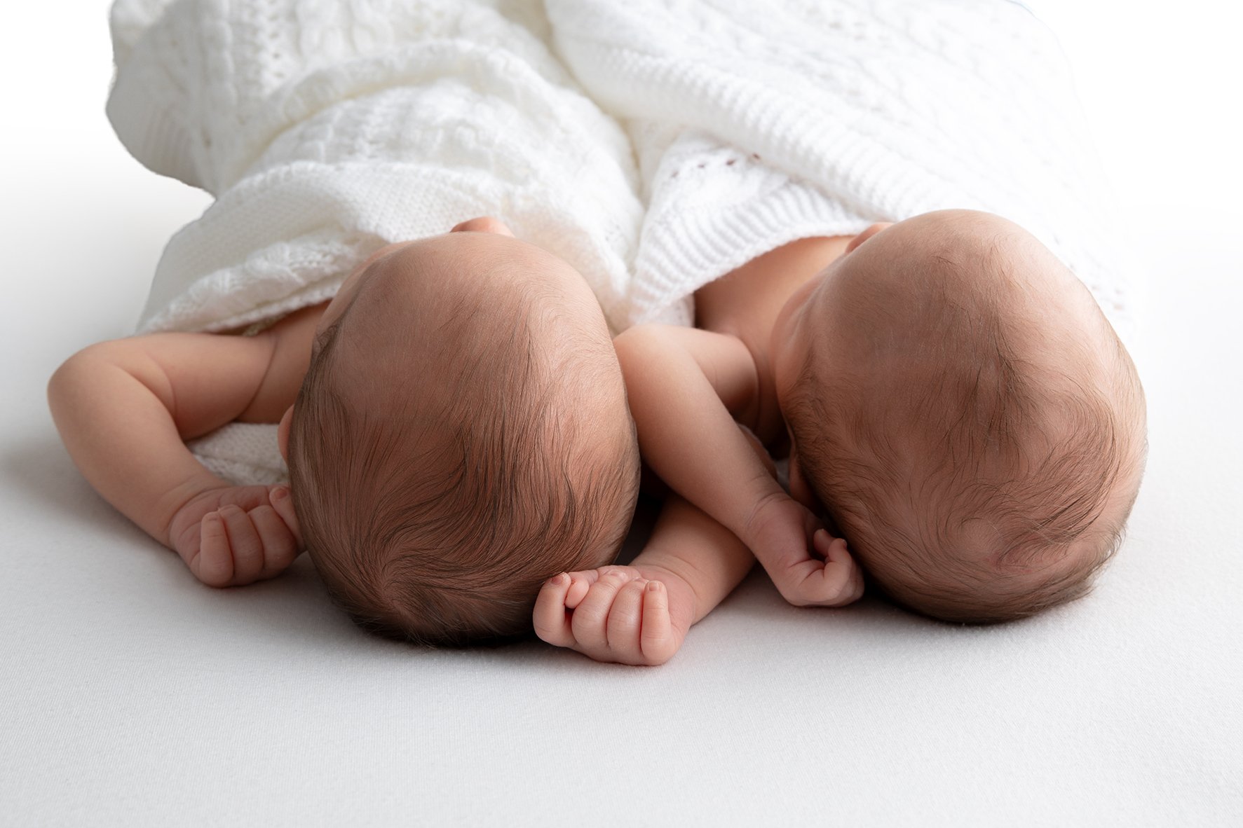 Twin-newborn-photographer-milton-keynes3.jpg