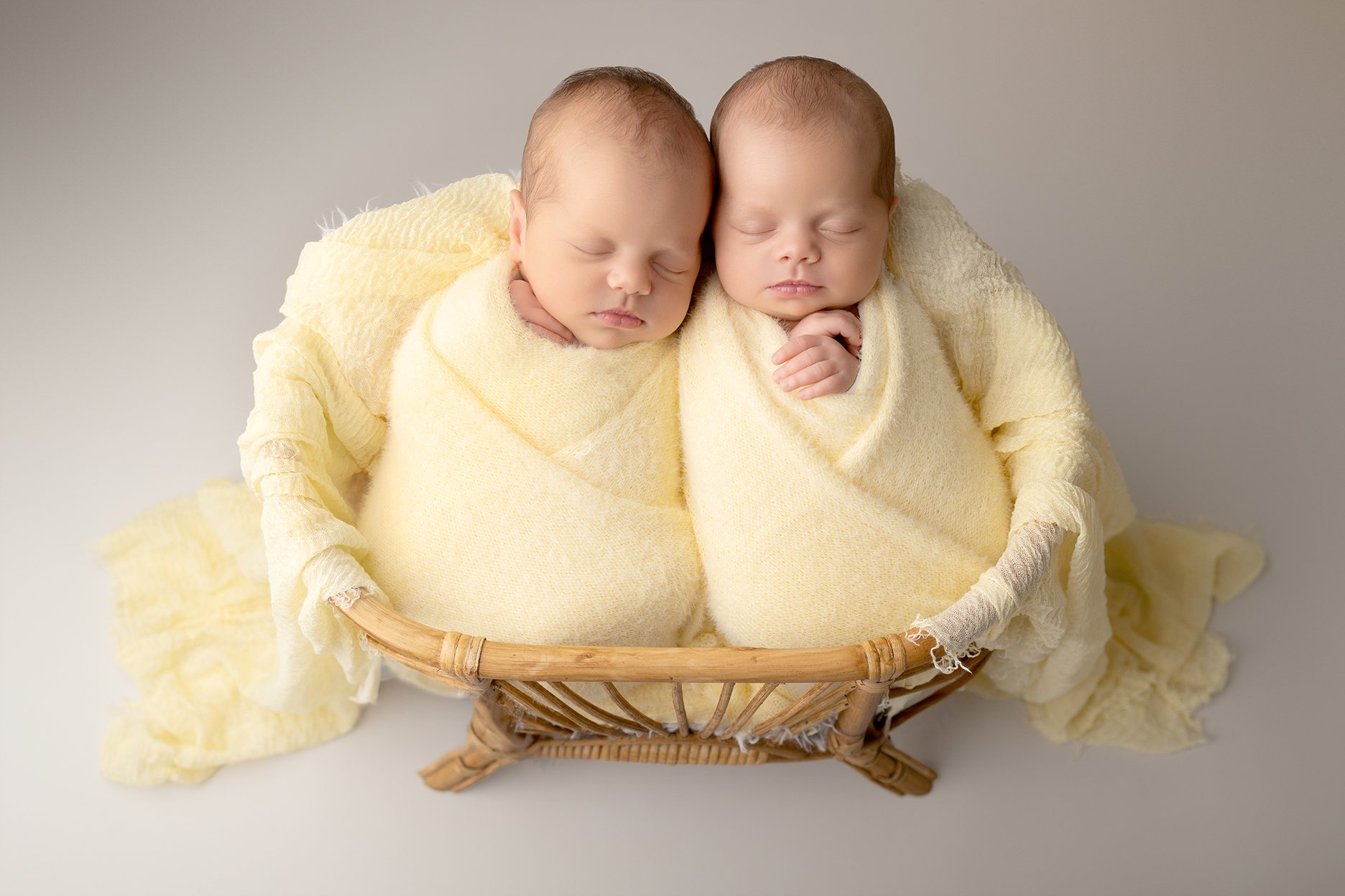 Twin-newborn-photographer-milton-keynes (5).jpg