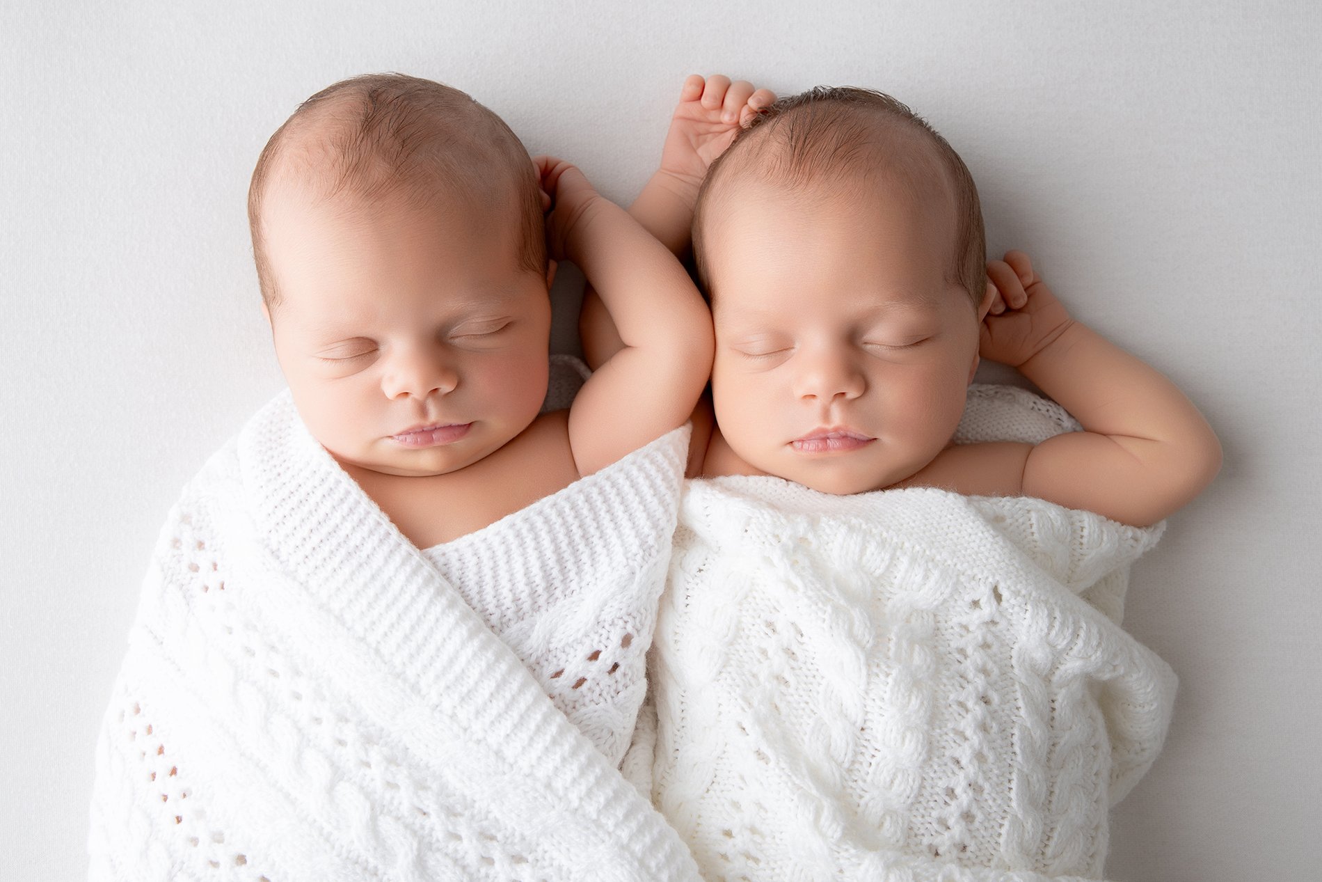 Twin-newborn-photographer-milton-keynes (7).jpg