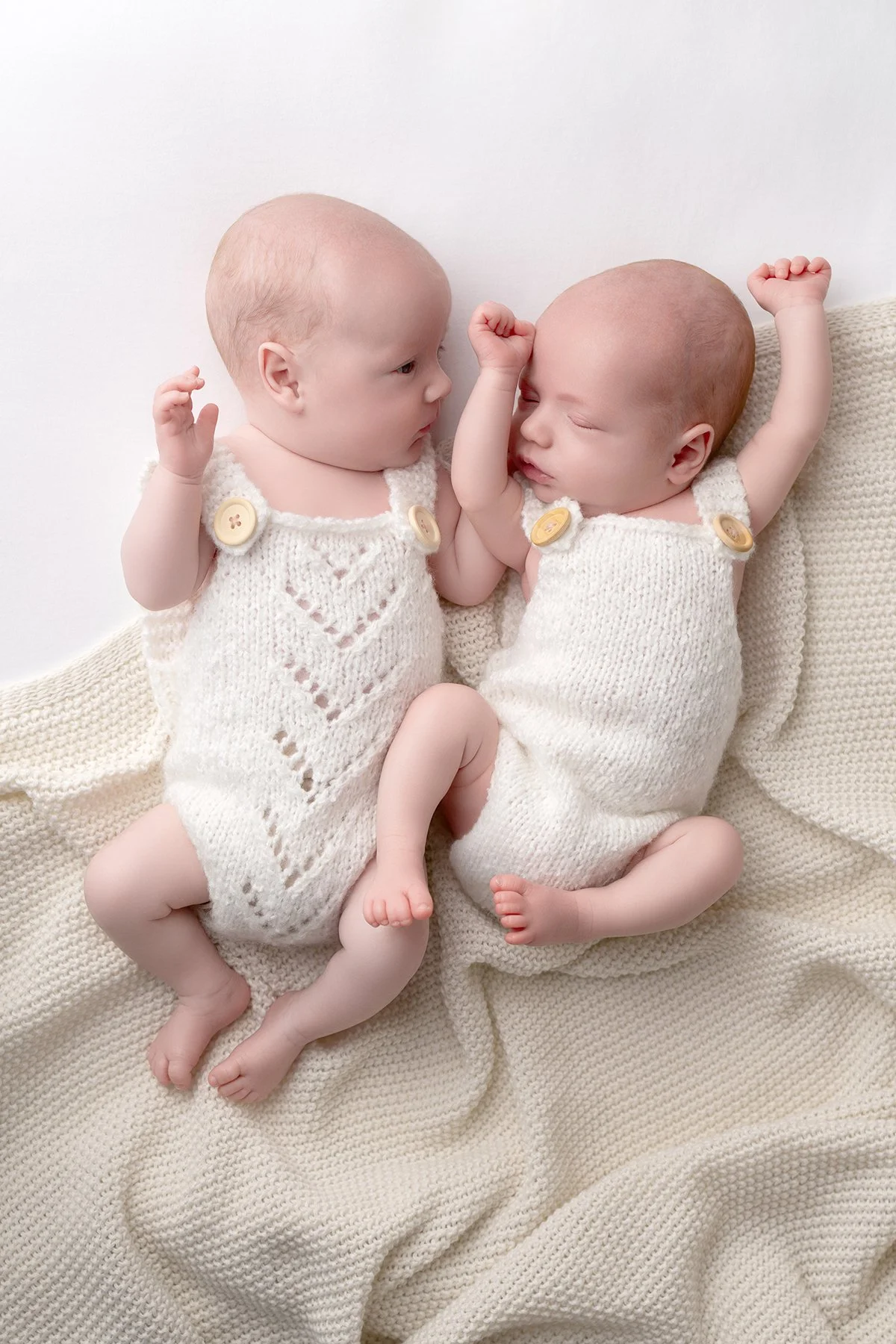 Twin-newborn-photographer-milton-keynes (8).jpg