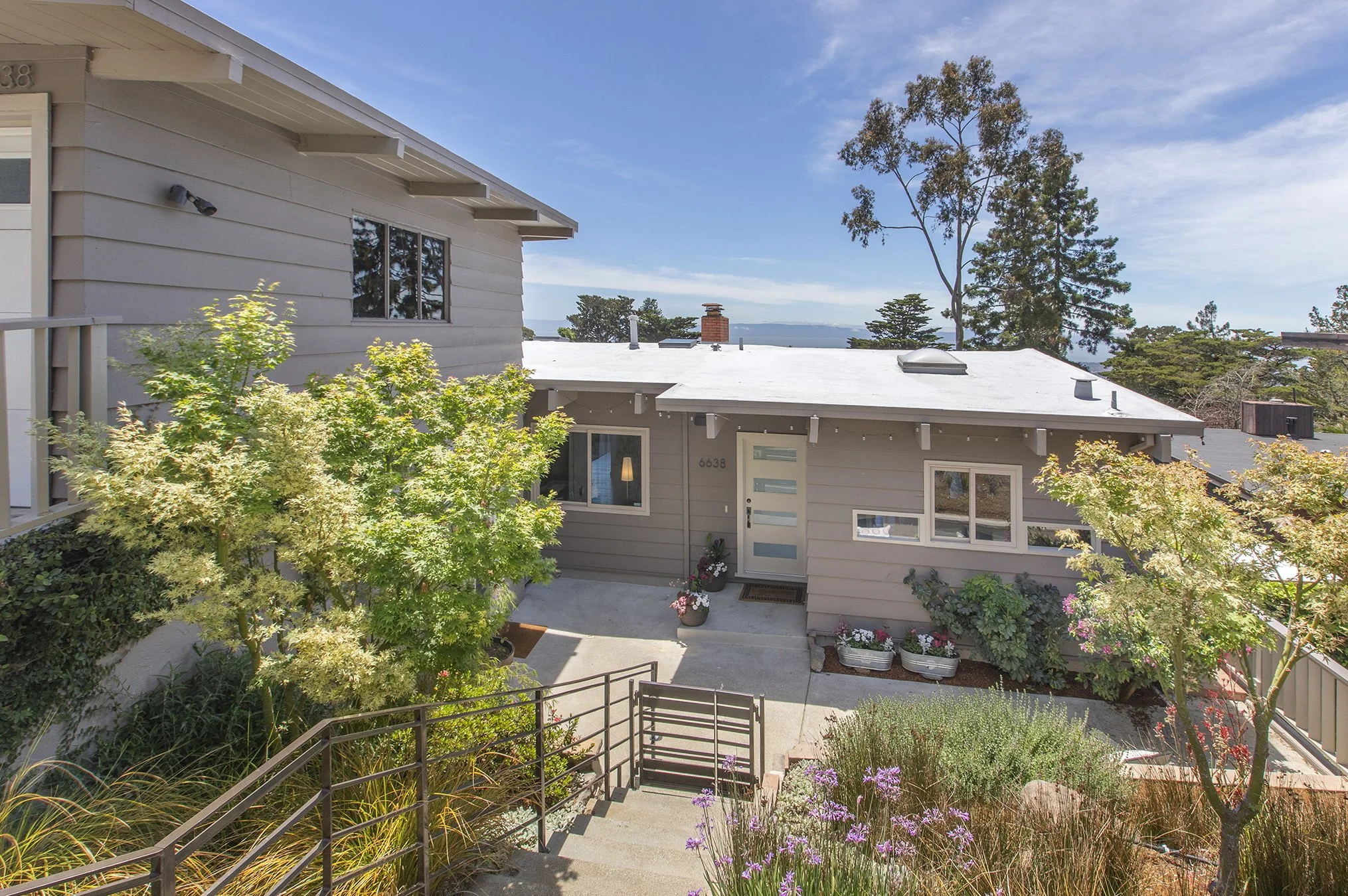 6638 Colton Boulevard, Oakland
