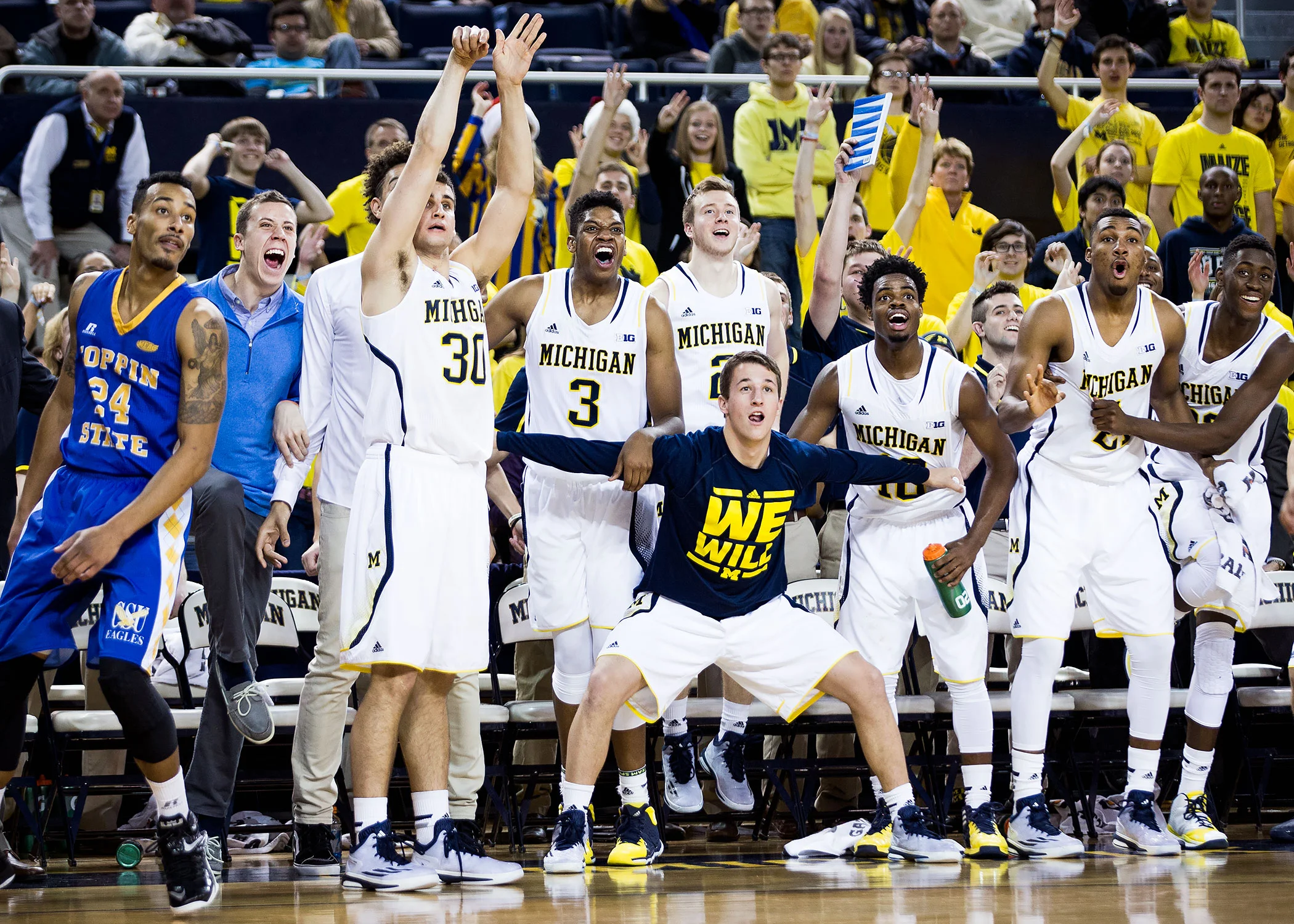 University of Michigan bench reacts to Austin Hatch's 3-pt attempt