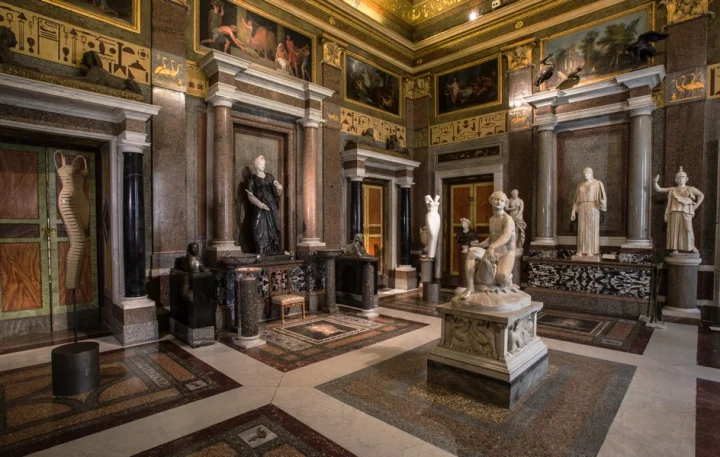 03_Azzedine-Alaia_Galleria-Borghese_Ilvio-Gallo_oggetto_editoriale_720x600.jpg