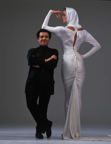 08_Azzedine-Alaia_Elle-McPherson-en-robe-the-marie-uee-R-Gilles_Bensimon_1986_oggetto_editoriale_720x600.jpg
