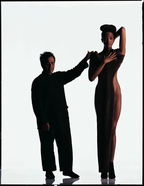09_Azzedine-Alaia_Naomi-Campbell-R-Gilles_Bensimon_1987_oggetto_editoriale_720x600.jpg