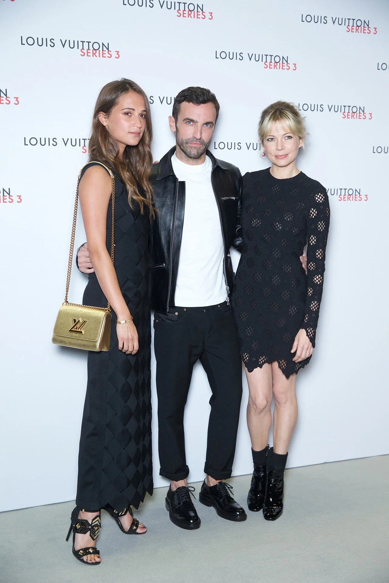 1-Alicia-VIKANDER-Nicolas-GHESQUIERE-vuitton-vogue-21sep15-pr_b.jpg