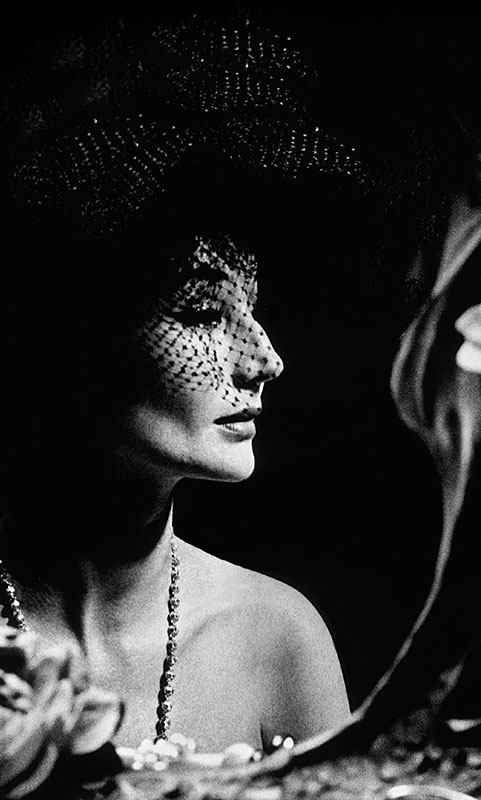 Jacqueline de Ribes, 1961. Photograph attributed to Raymundo de Larrain for The Metropolitan Museum of Art
