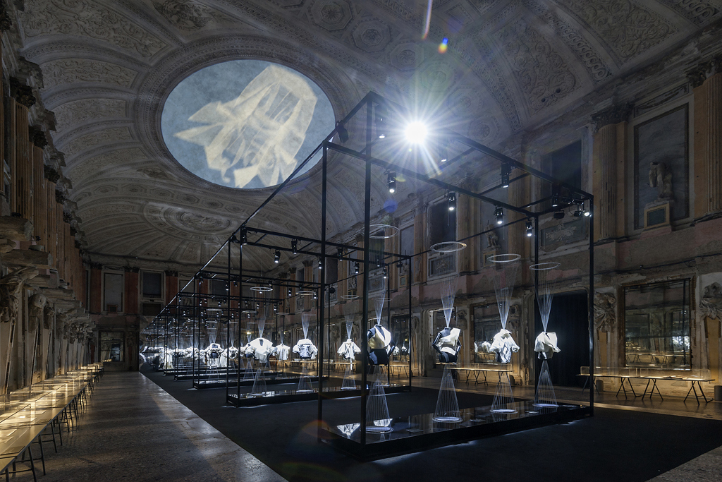 ferre-exhibit01.jpg