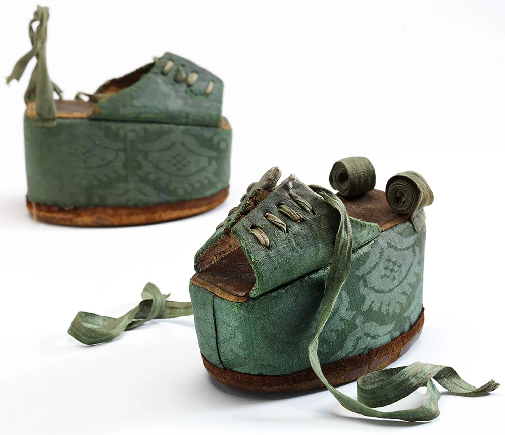 Chopines, about 1600, © Victoria and Albert Museum, London