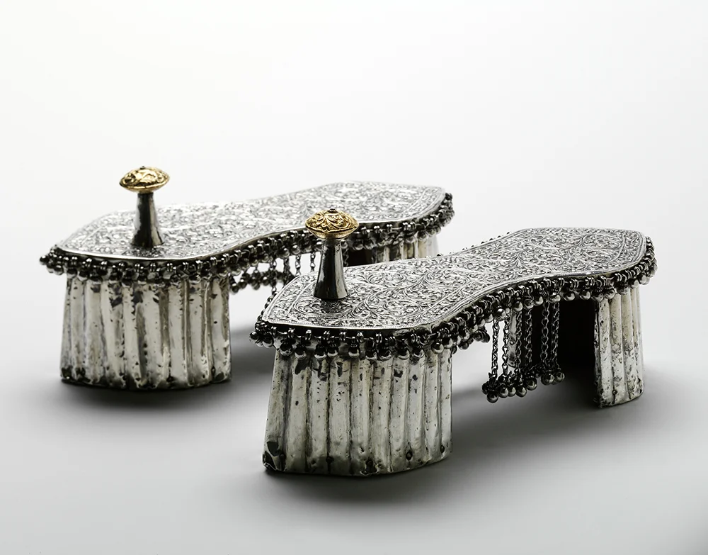 Wedding toe-knob paduka Silver and gold over wood India, 1800s V&A: LOAN: CALAM.2:1+2 © Victoria and Albert Museum, London