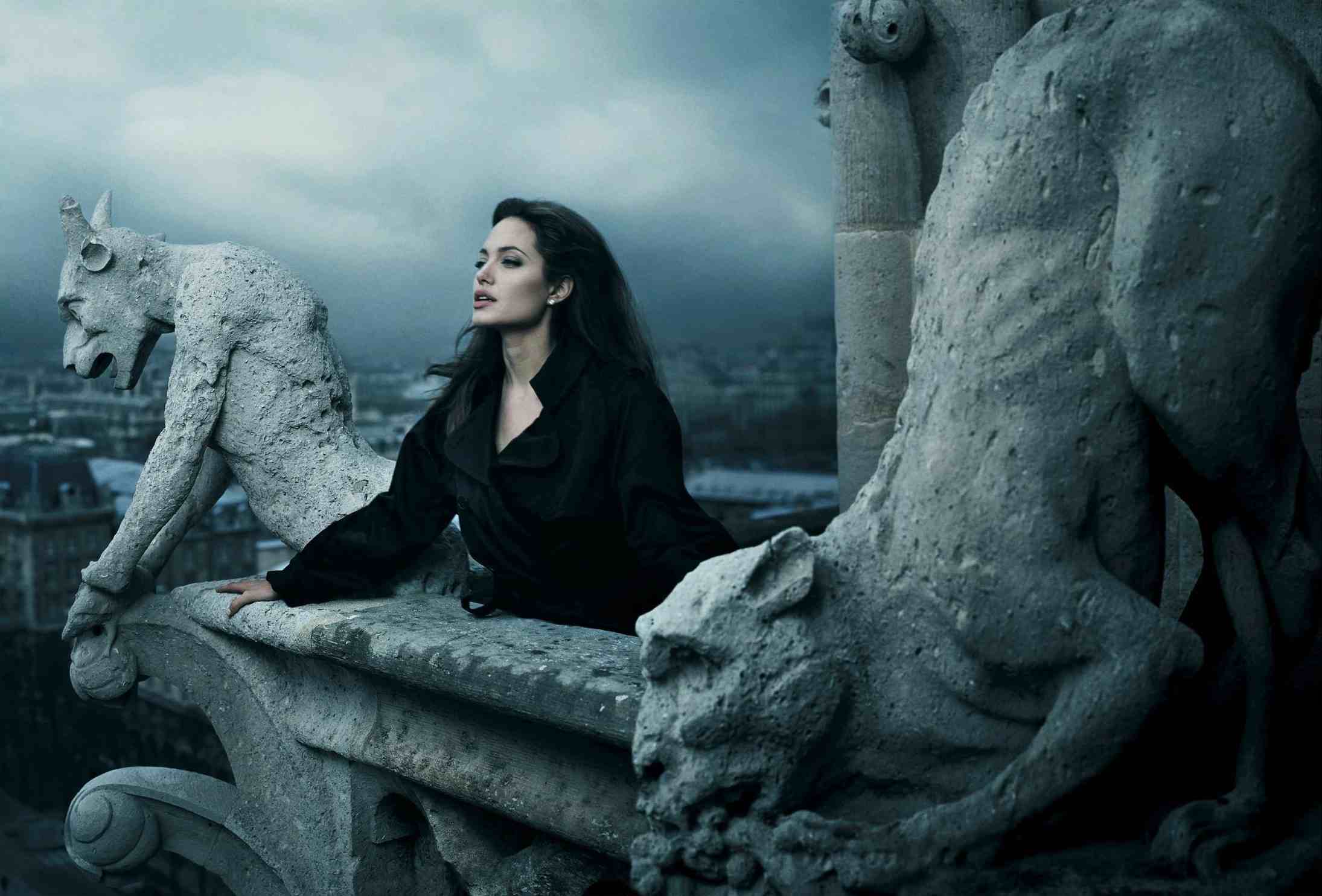 angelina-jolie-annie-leibovitz.jpg