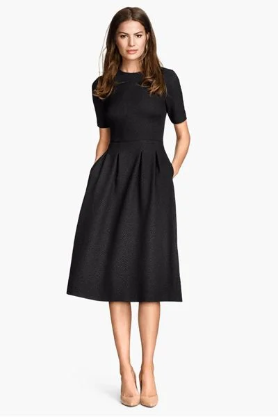 Keep it simple: A monochrome black look will always exude elegance.