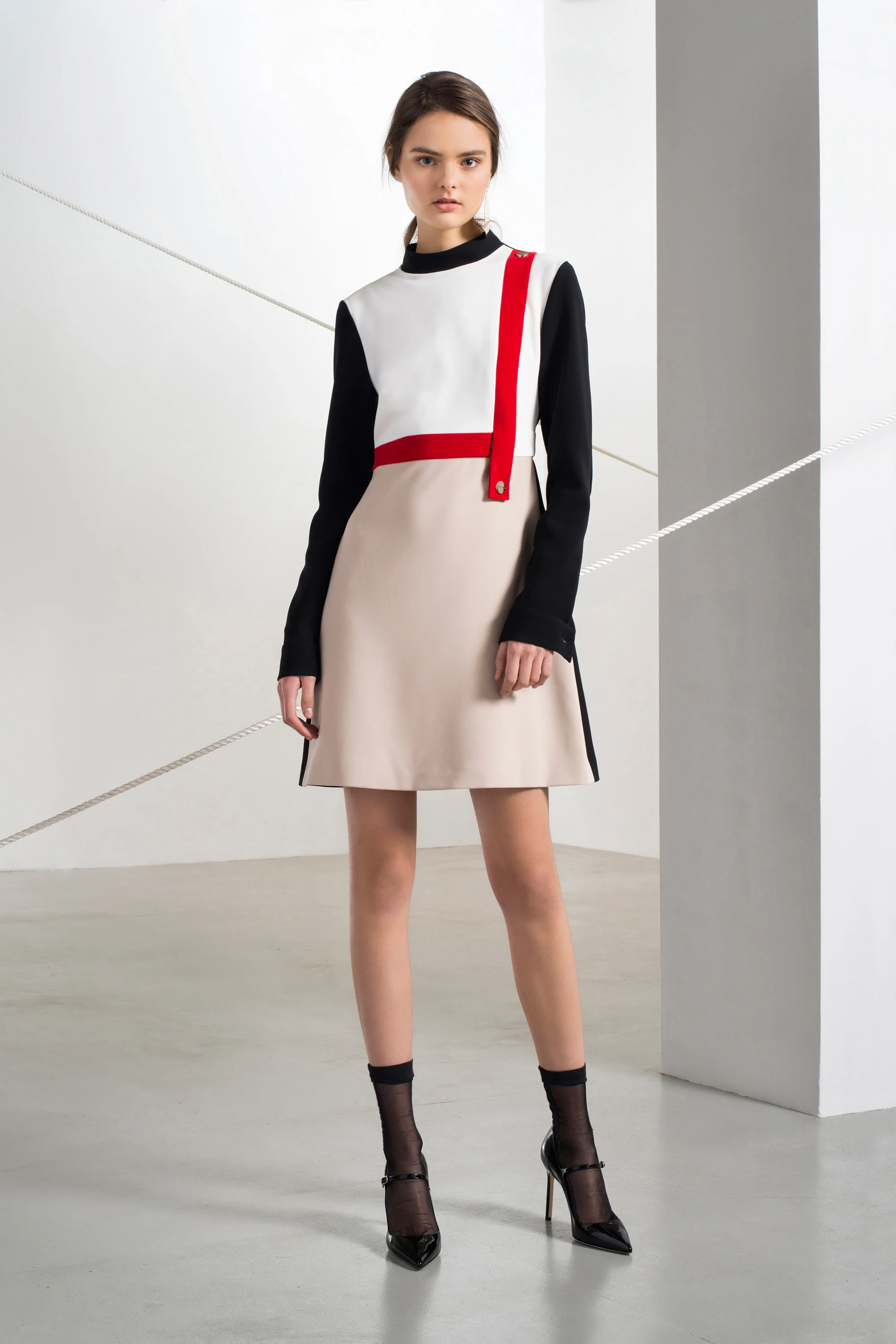 lisa-perry-pre-fall-2016-lookbook-01.jpg