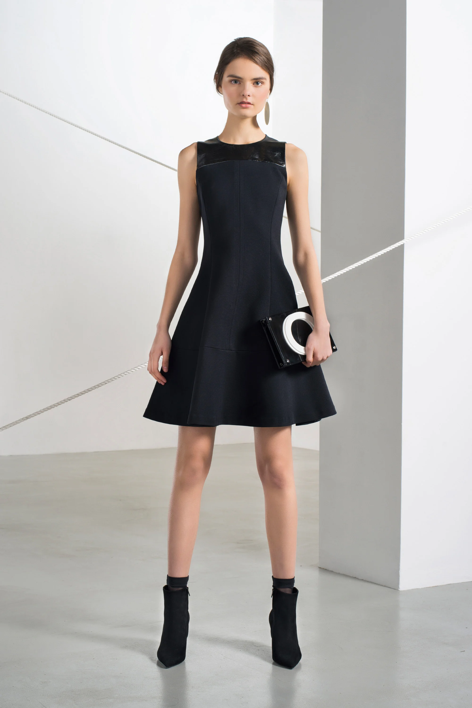 lisa-perry-pre-fall-2016-lookbook-06.jpg