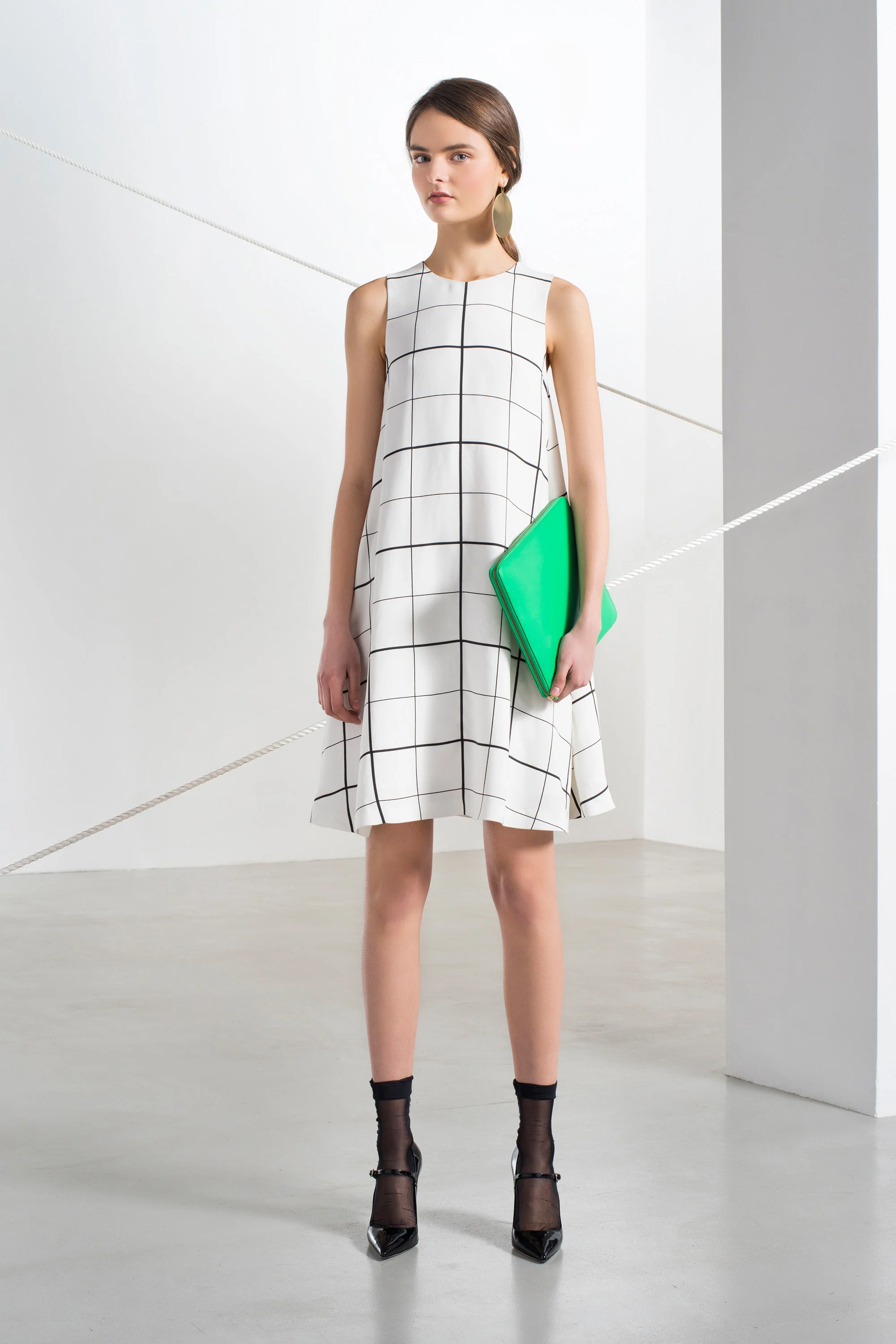 lisa-perry-pre-fall-2016-lookbook-18.jpg