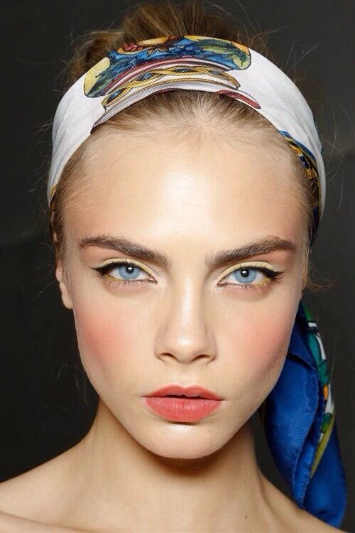 5. ROSY VIBES Listed as one of the colors of the year, rose quartz made a special debut this fashion week. The color was seen with flushed cheeks, lightened eyelids, and rosy lips.