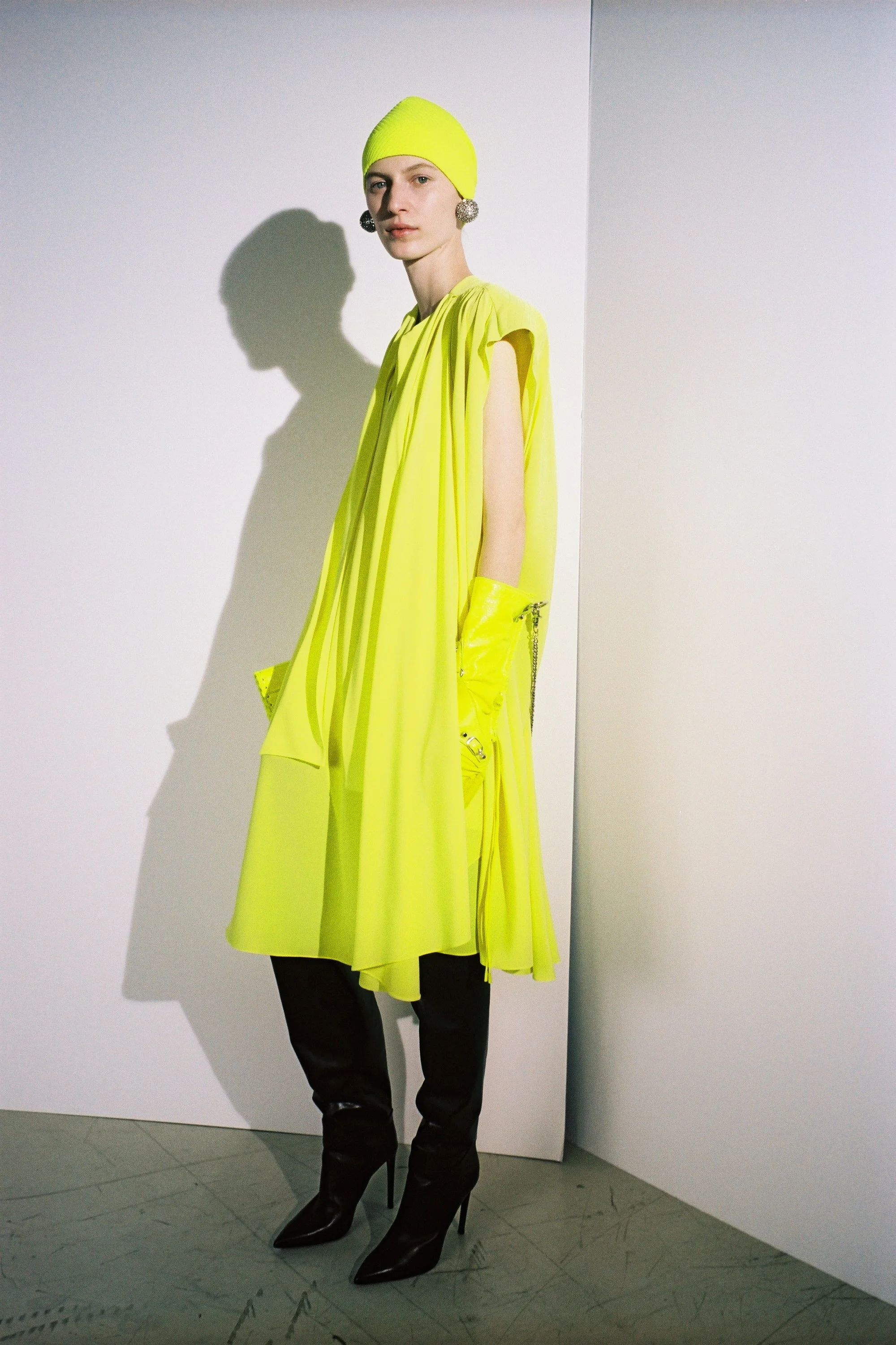 04-balenciaga-pre-fall-2016.jpg